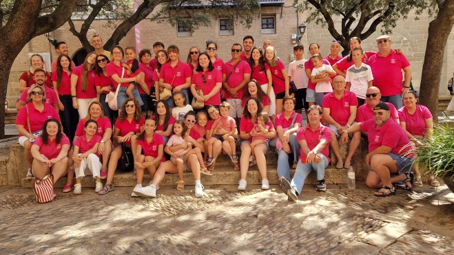 La Agrupación Folclórica Señora de la Sierra, en el 25 Festival Folclórico Castillo de Montearagón. Foto Myriam Martínez La Agrupación Folclórica Señora de la Sierra, en el 25 Festival Folclórico Castillo de Montearagón. Foto Myriam Martínez