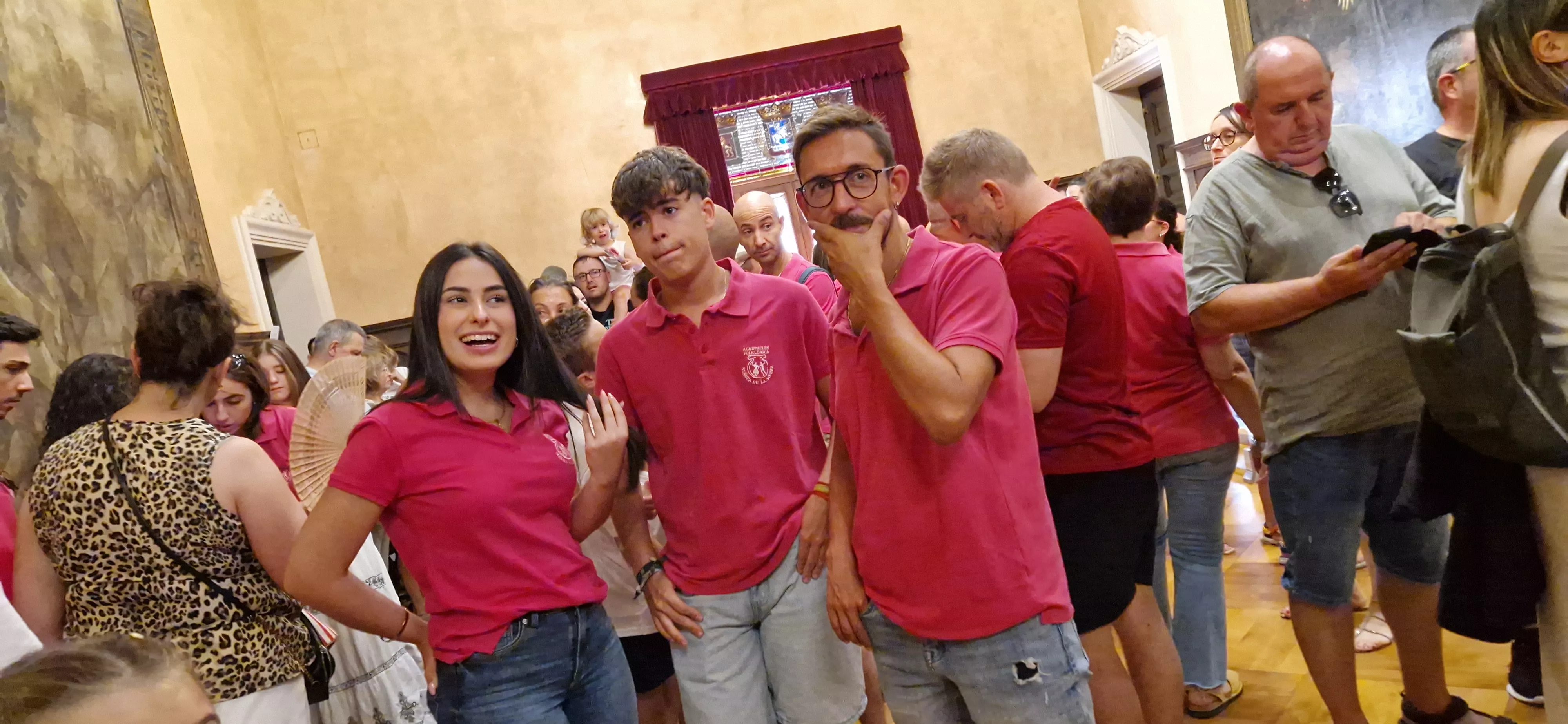 Recepción en el Ayuntamiento en el 25 Festival Folclórico Castillo de Montearagón. Foto Myriam Martínez