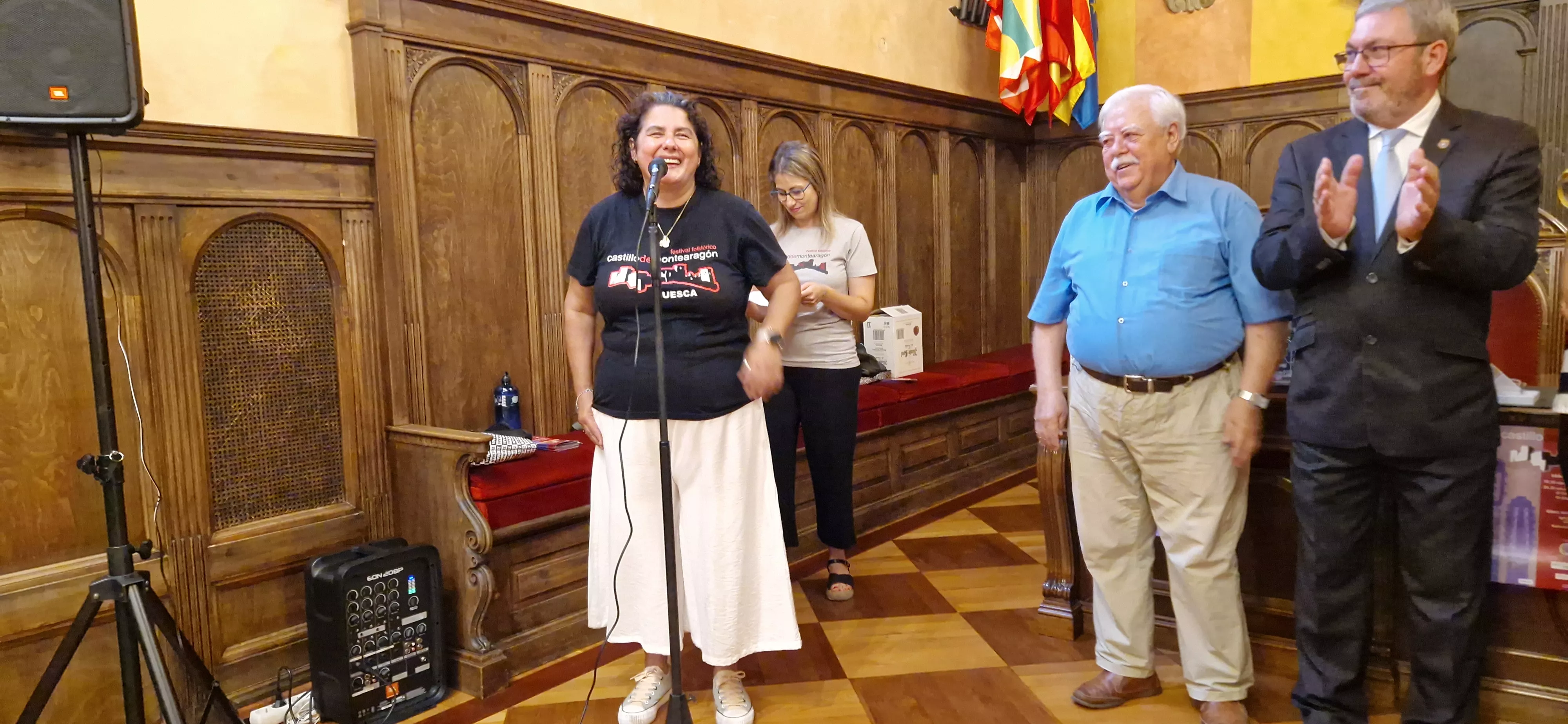 Noemí Lanaspa. Recepción en el Ayuntamiento en el 25 Festival Folclórico Castillo de Montearagón. Foto Myriam Martínez