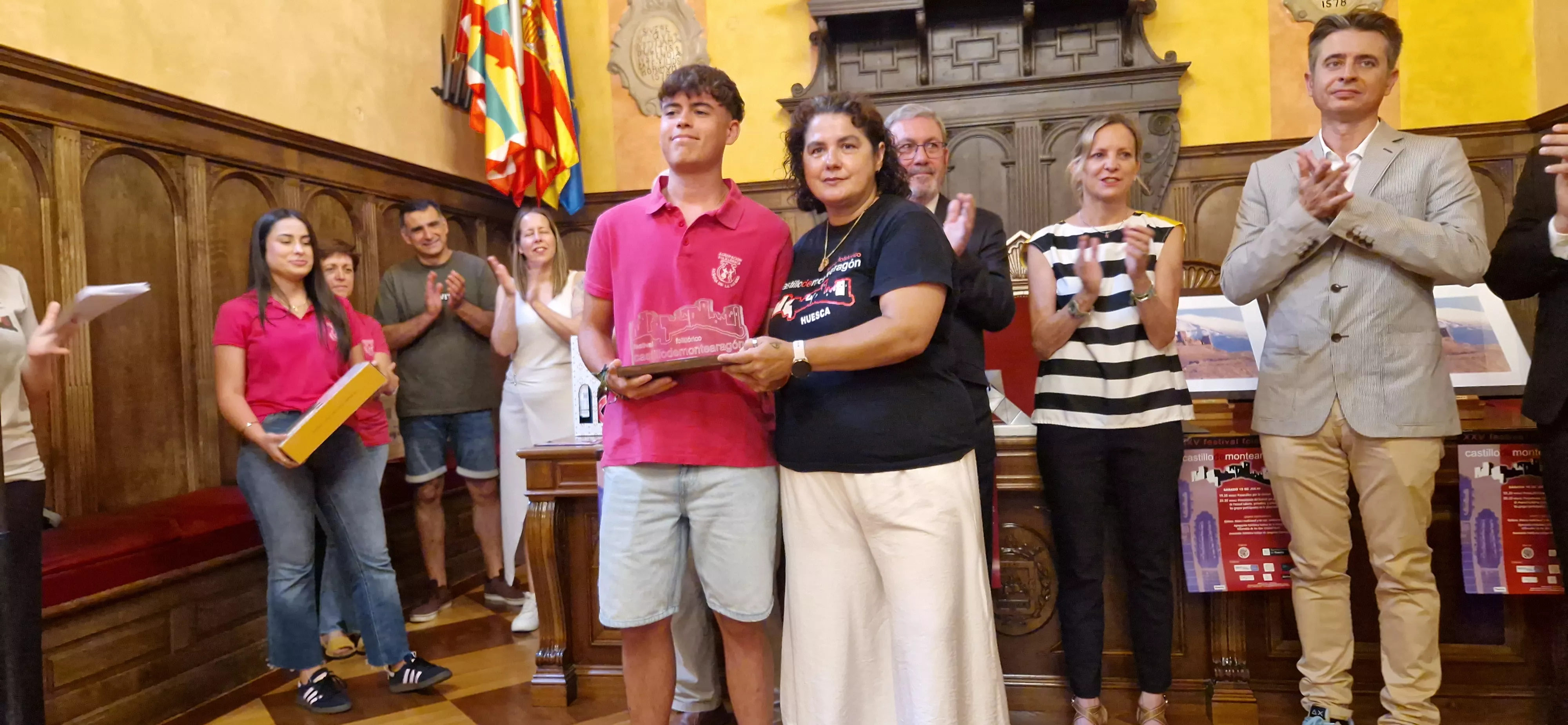 Recepción en el Ayuntamiento en el 25 Festival Folclórico Castillo de Montearagón. Foto Myriam Martínez