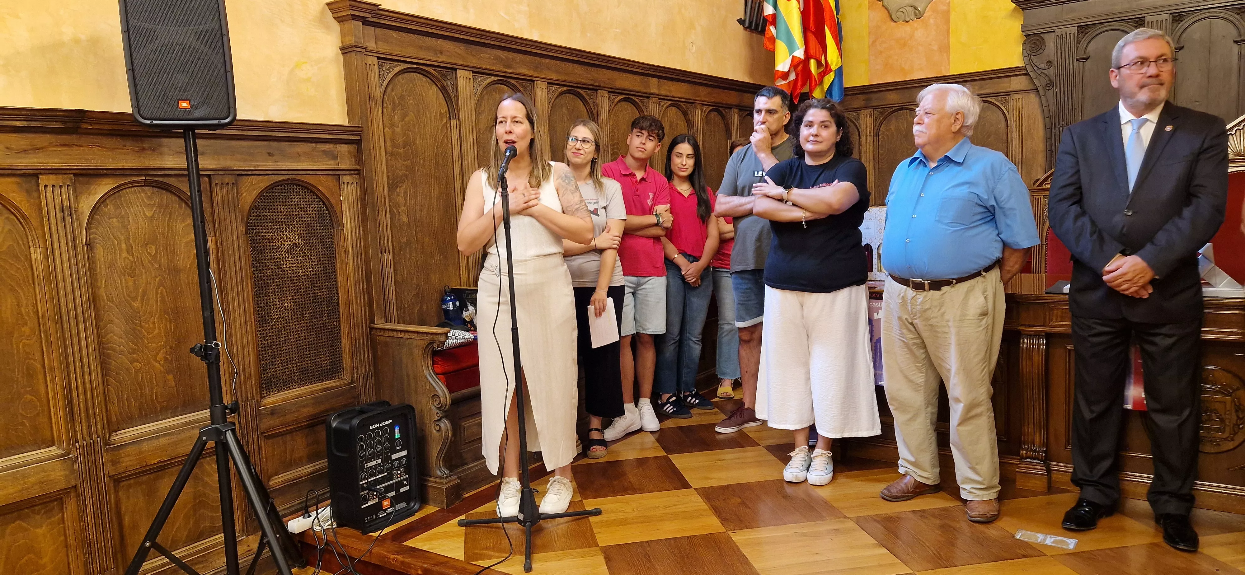 Recepción en el Ayuntamiento en el 25 Festival Folclórico Castillo de Montearagón. Foto Myriam Martínez