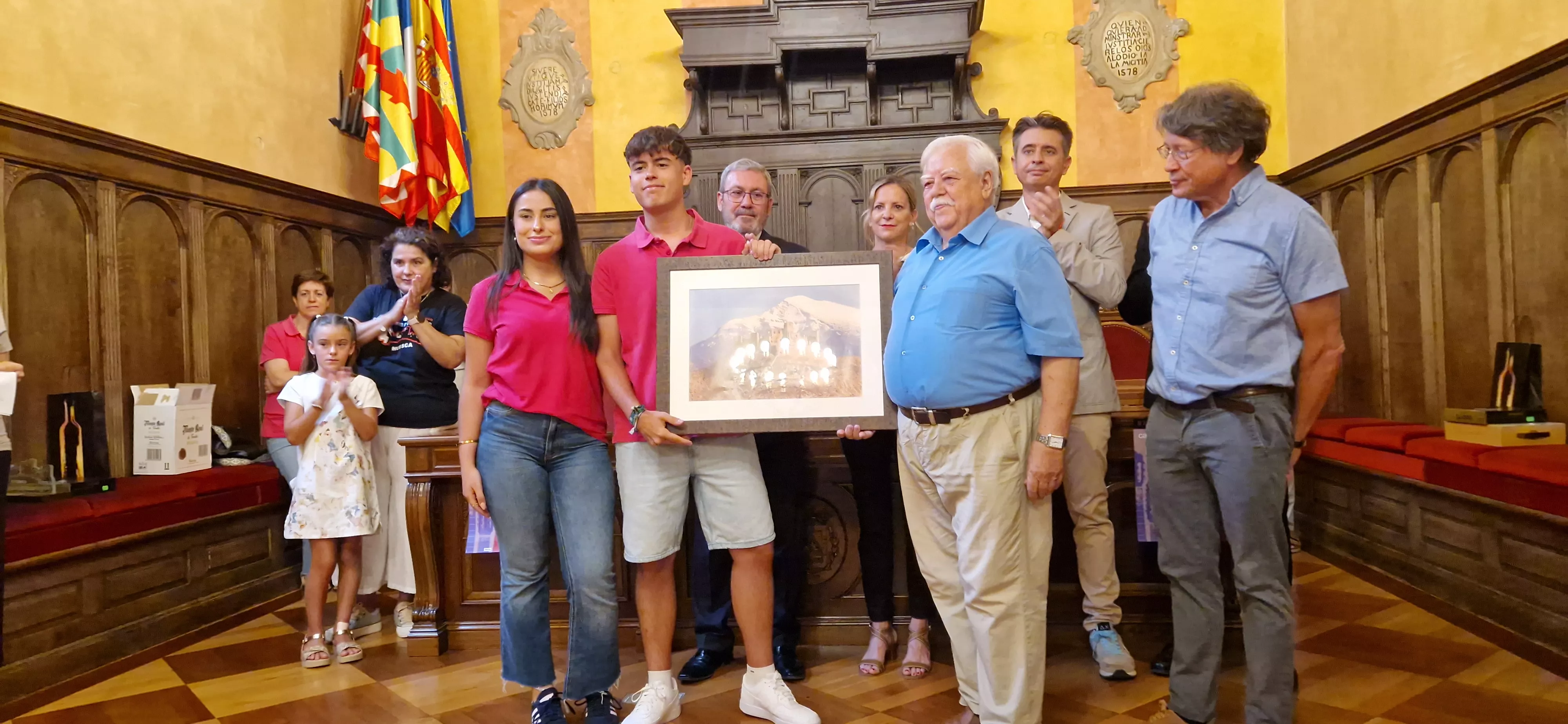Recepción en el Ayuntamiento en el 25 Festival Folclórico Castillo de Montearagón. Foto Myriam Martínez