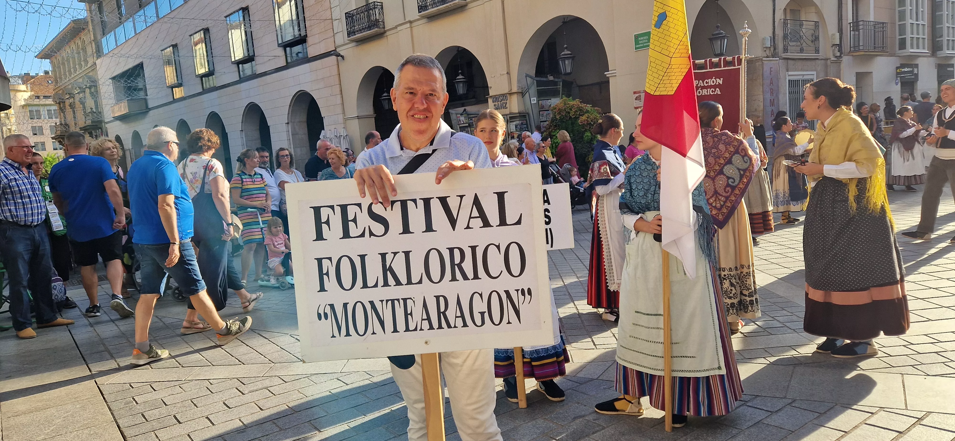Festival Folclórico Castillo de Montearagón. Foto Myriam Martinez 