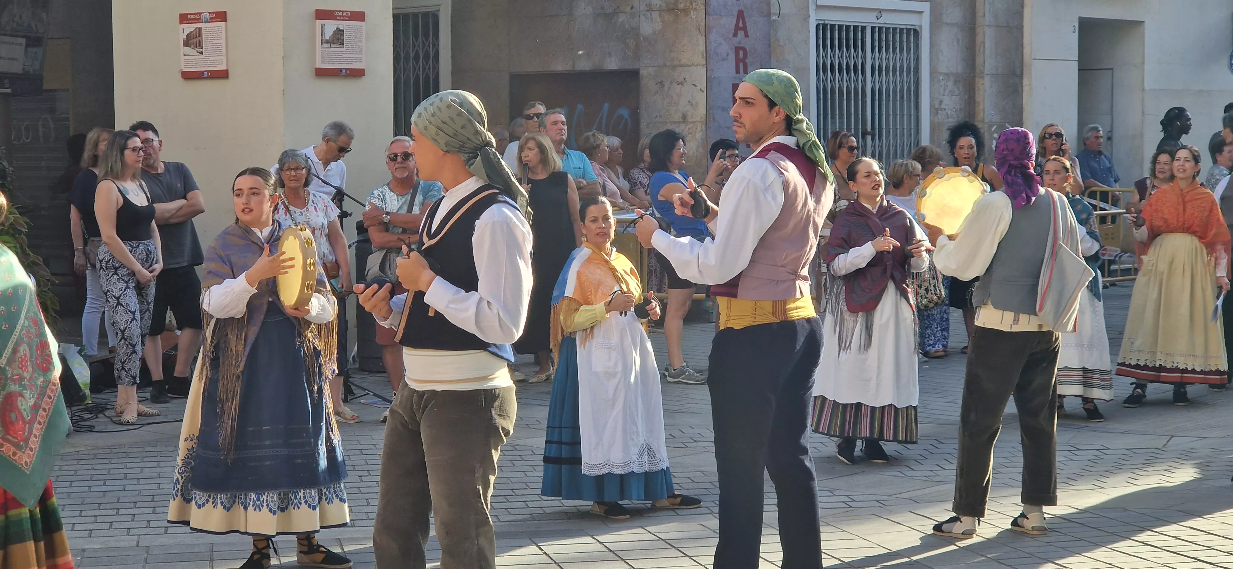 Festival Folclórico Castillo de Montearagón. Foto Myriam Martinez 