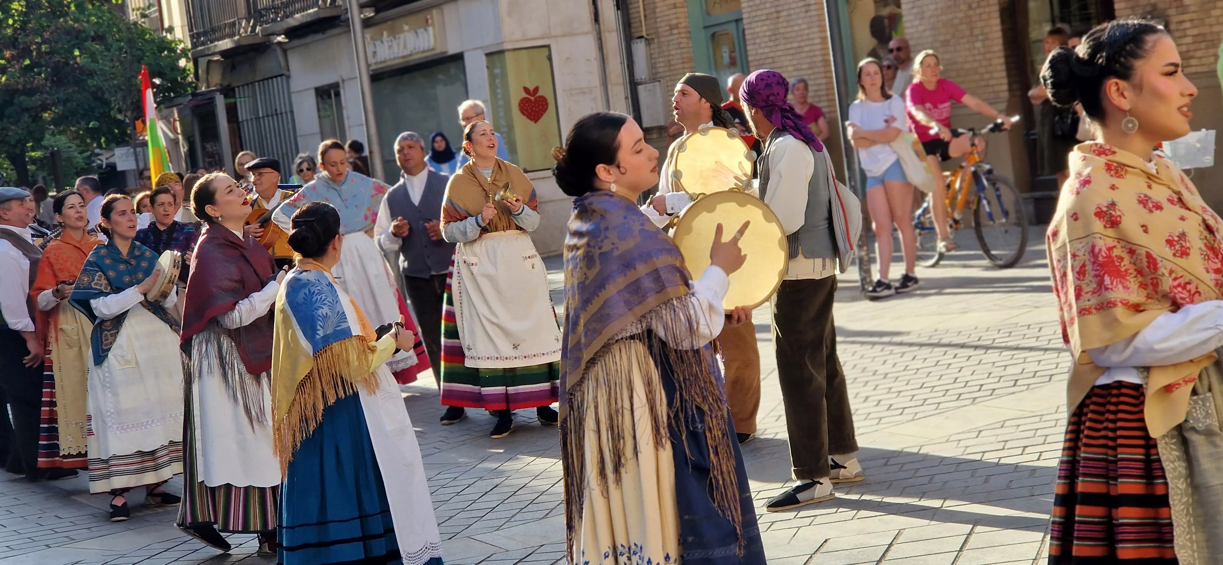 Festival Folclórico Castillo de Montearagón. Foto Myriam Martinez 