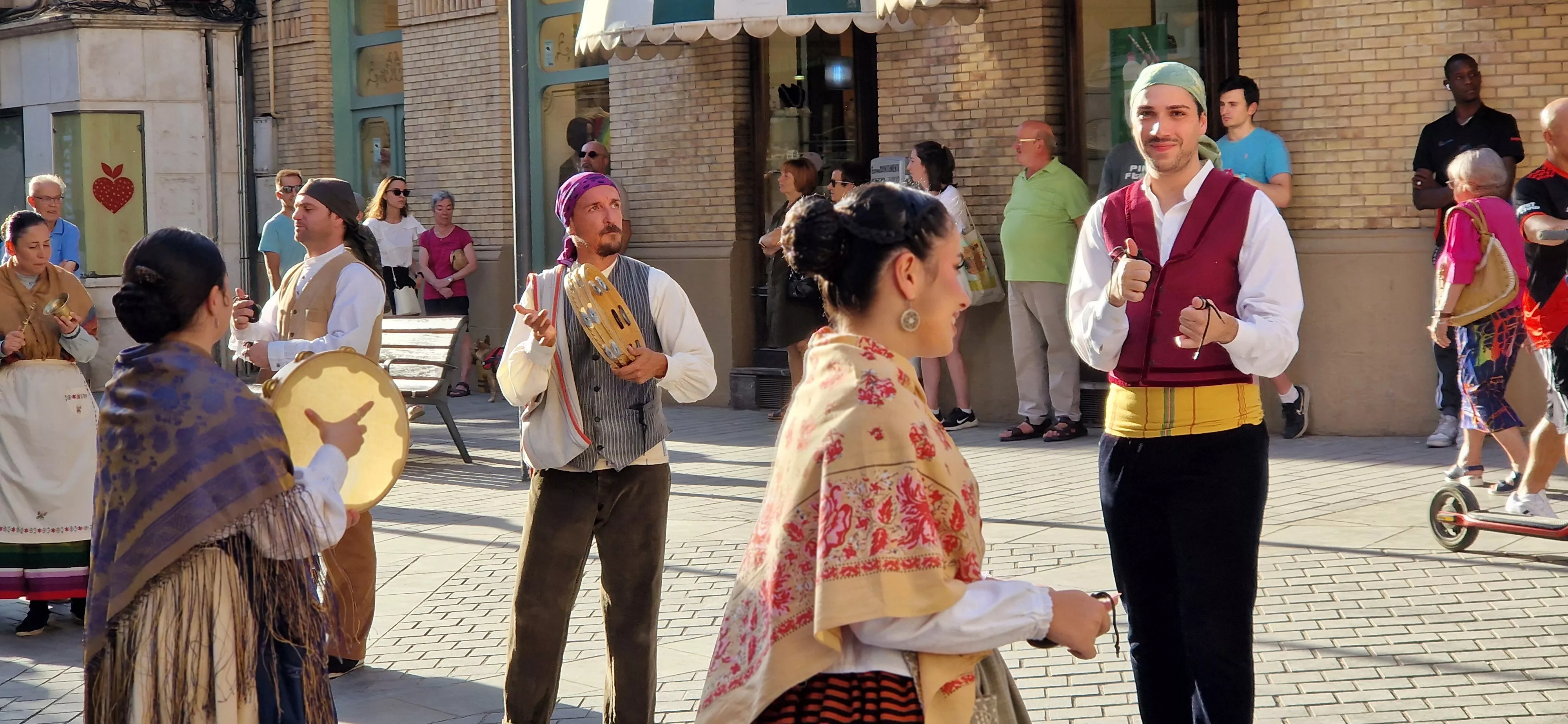 Festival Folclórico Castillo de Montearagón. Foto Myriam Martinez 