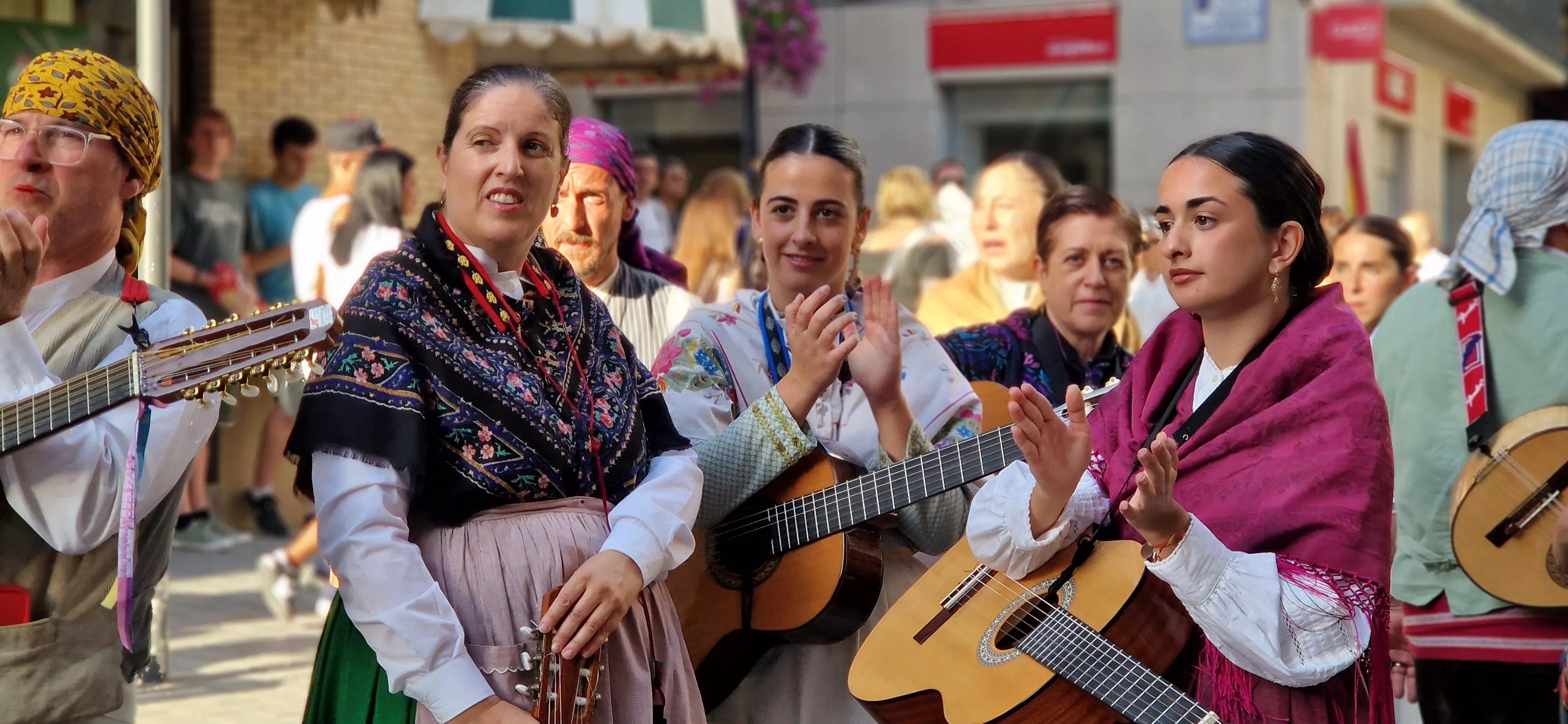 Festival Folclórico Castillo de Montearagón. Foto Myriam Martinez 