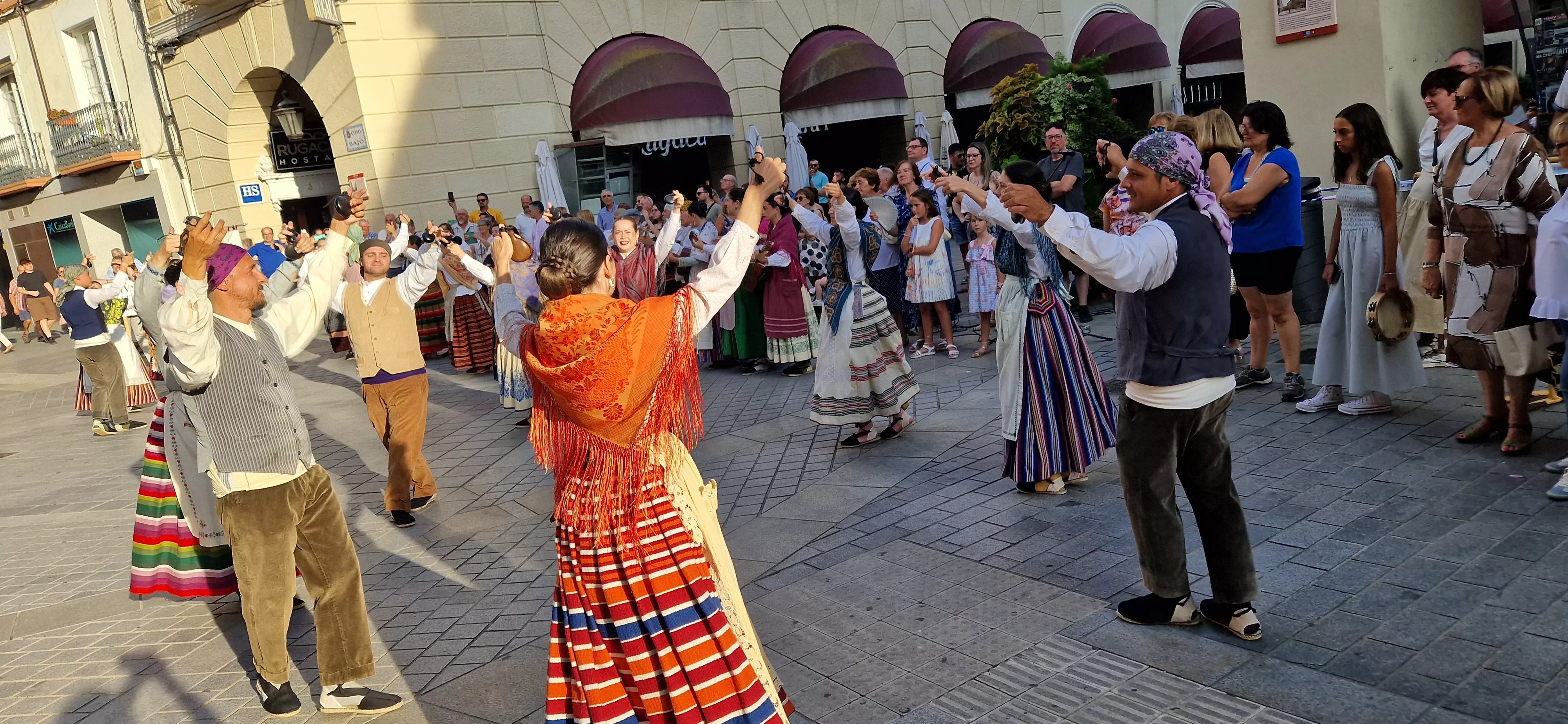 Festival Folclórico Castillo de Montearagón. Foto Myriam Martinez 
