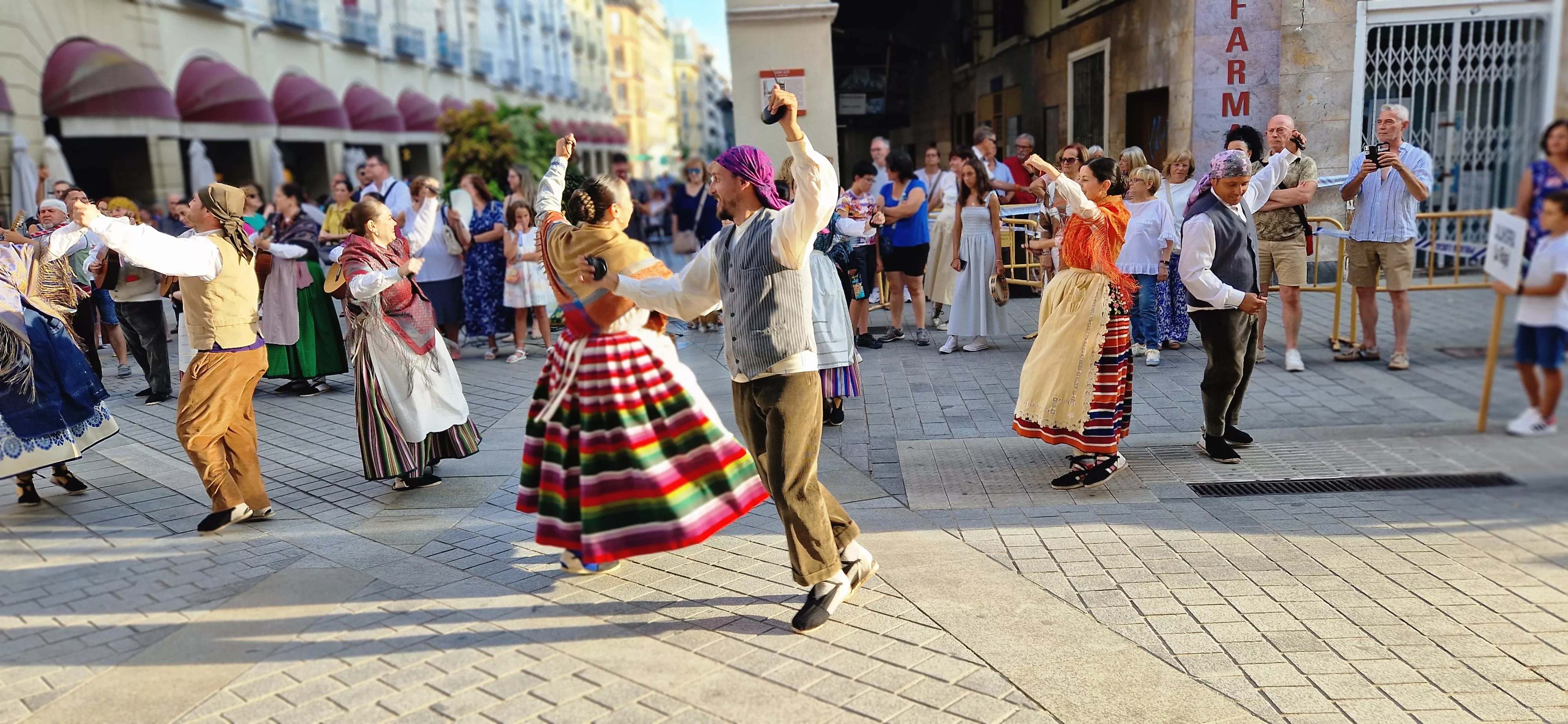 Festival Folclórico Castillo de Montearagón. Foto Myriam Martinez 