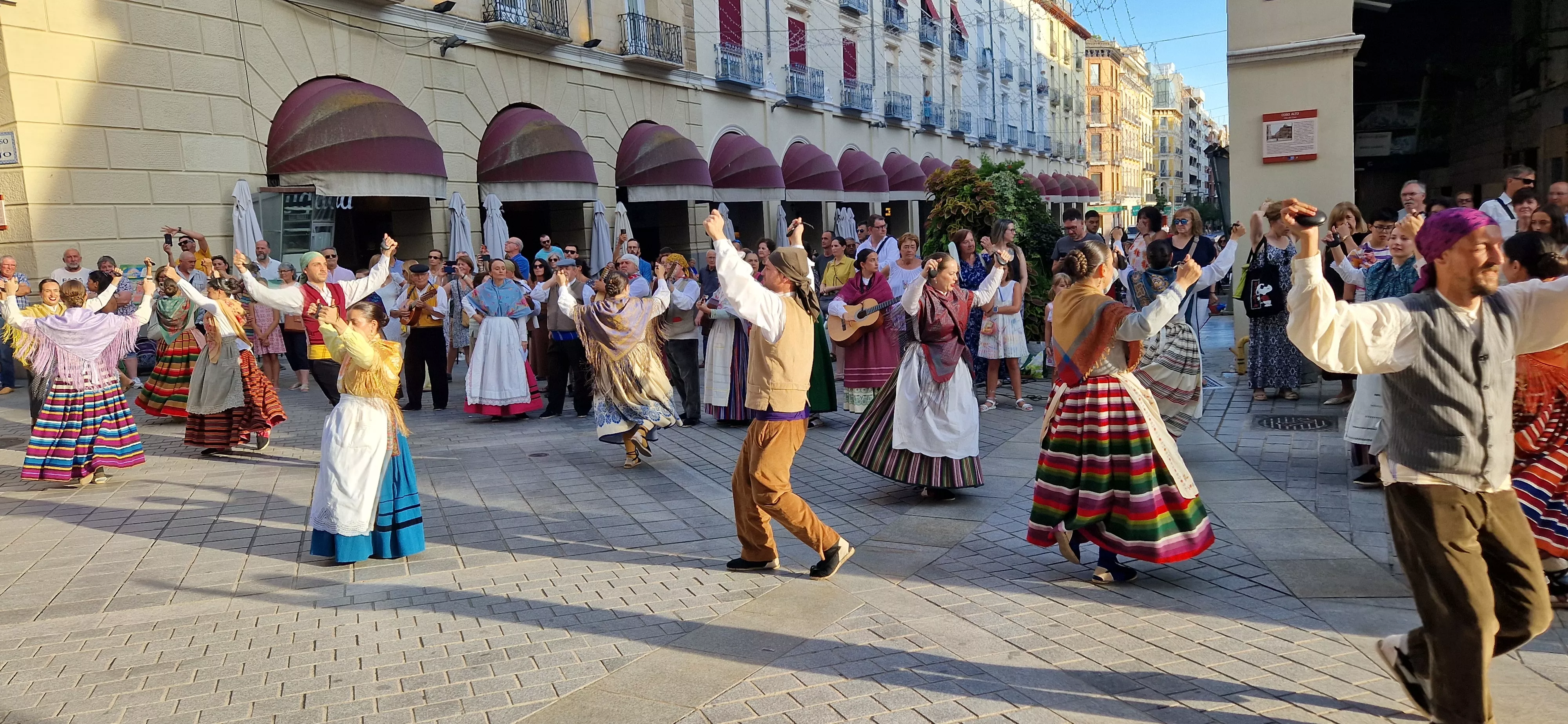 Festival Folclórico Castillo de Montearagón. Foto Myriam Martinez 
