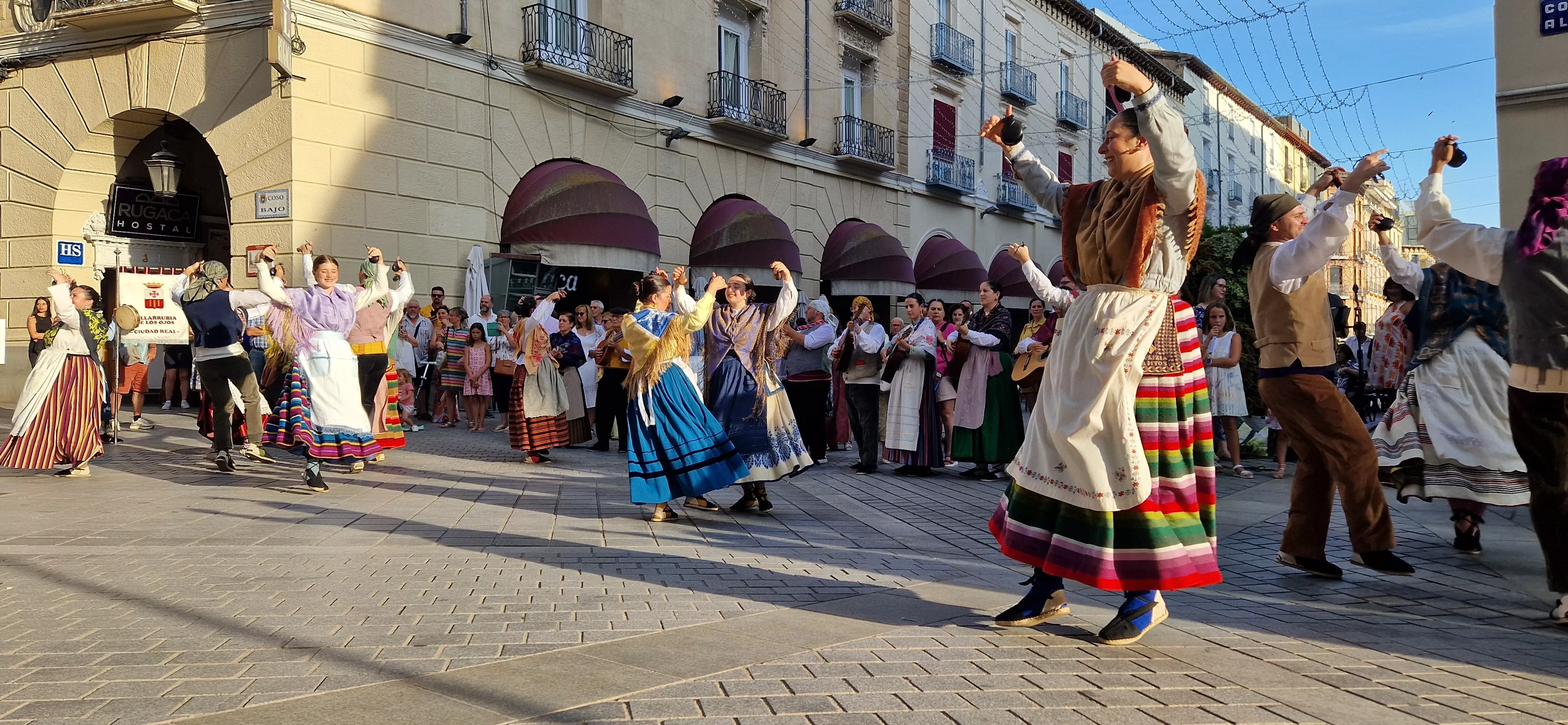 Festival Folclórico Castillo de Montearagón. Foto Myriam Martinez 