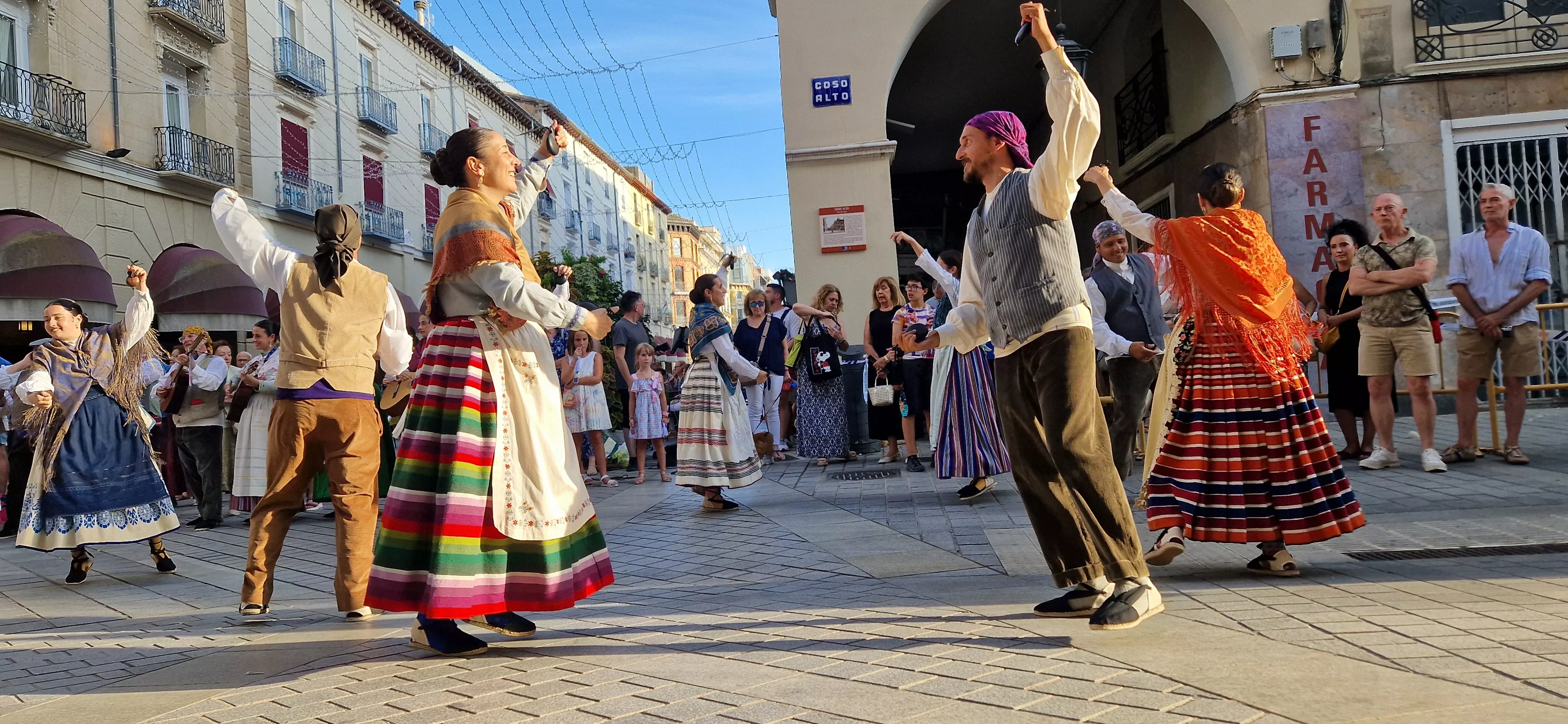 Festival Folclórico Castillo de Montearagón. Foto Myriam Martinez 