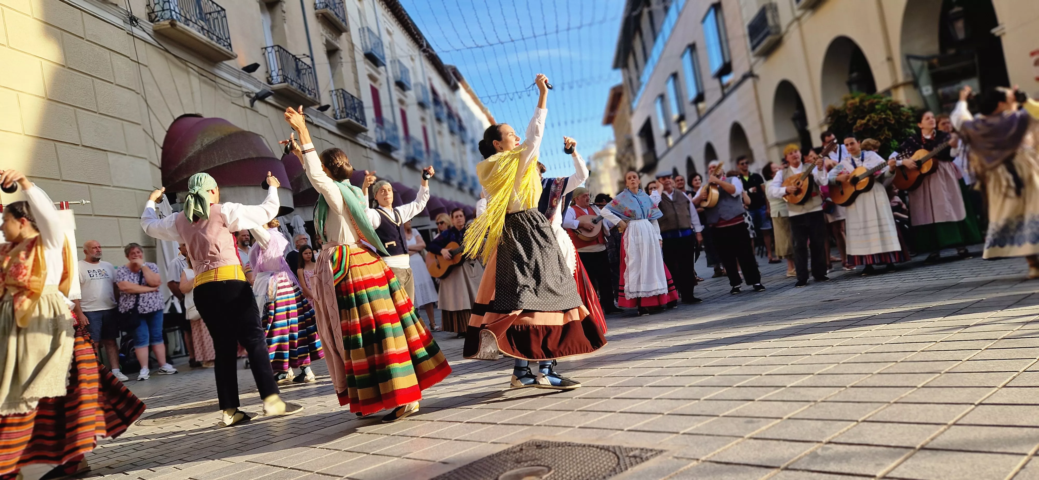 Festival Folclórico Castillo de Montearagón. Foto Myriam Martinez 