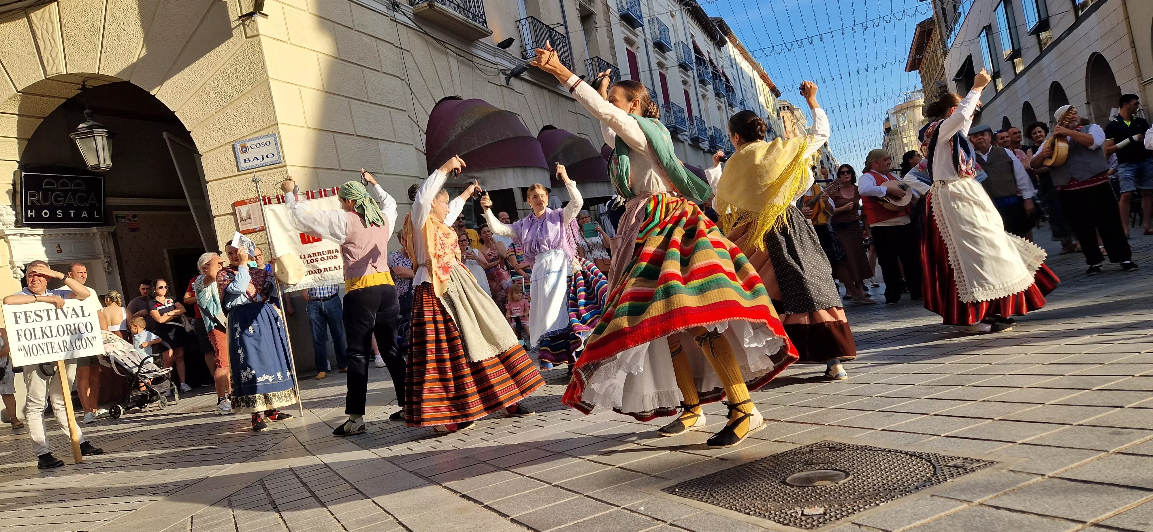 Festival Folclórico Castillo de Montearagón. Foto Myriam Martinez 
