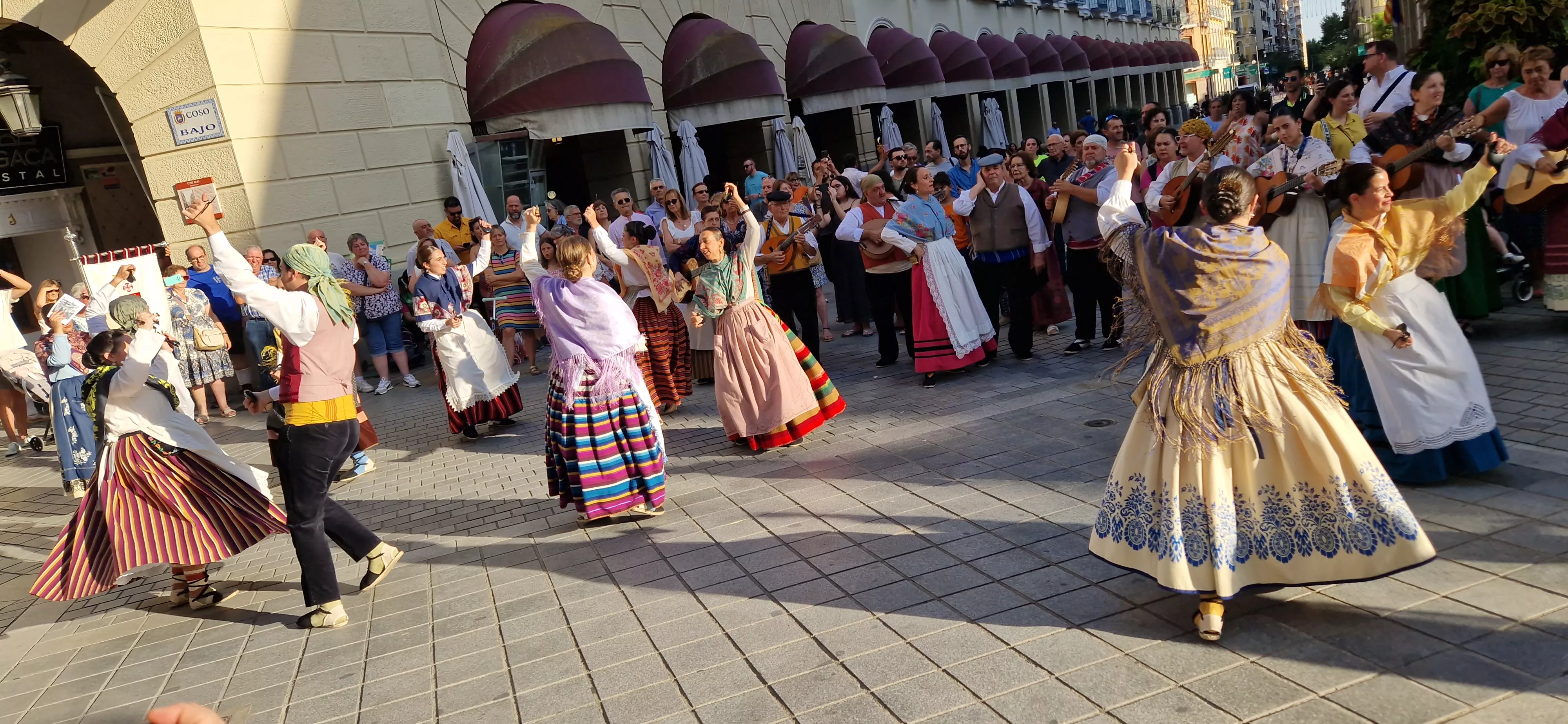 Festival Folclórico Castillo de Montearagón. Foto Myriam Martinez 
