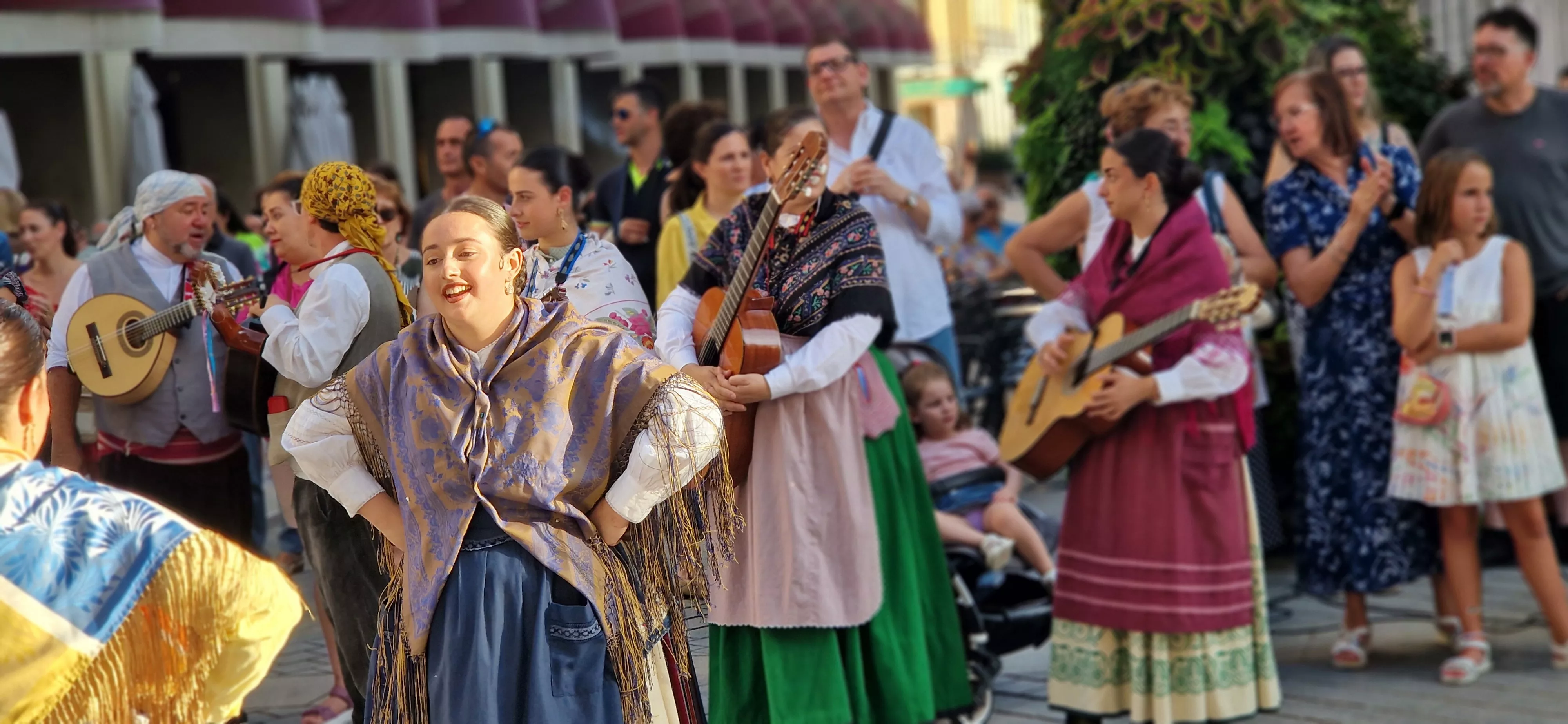 Festival Folclórico Castillo de Montearagón. Foto Myriam Martinez 