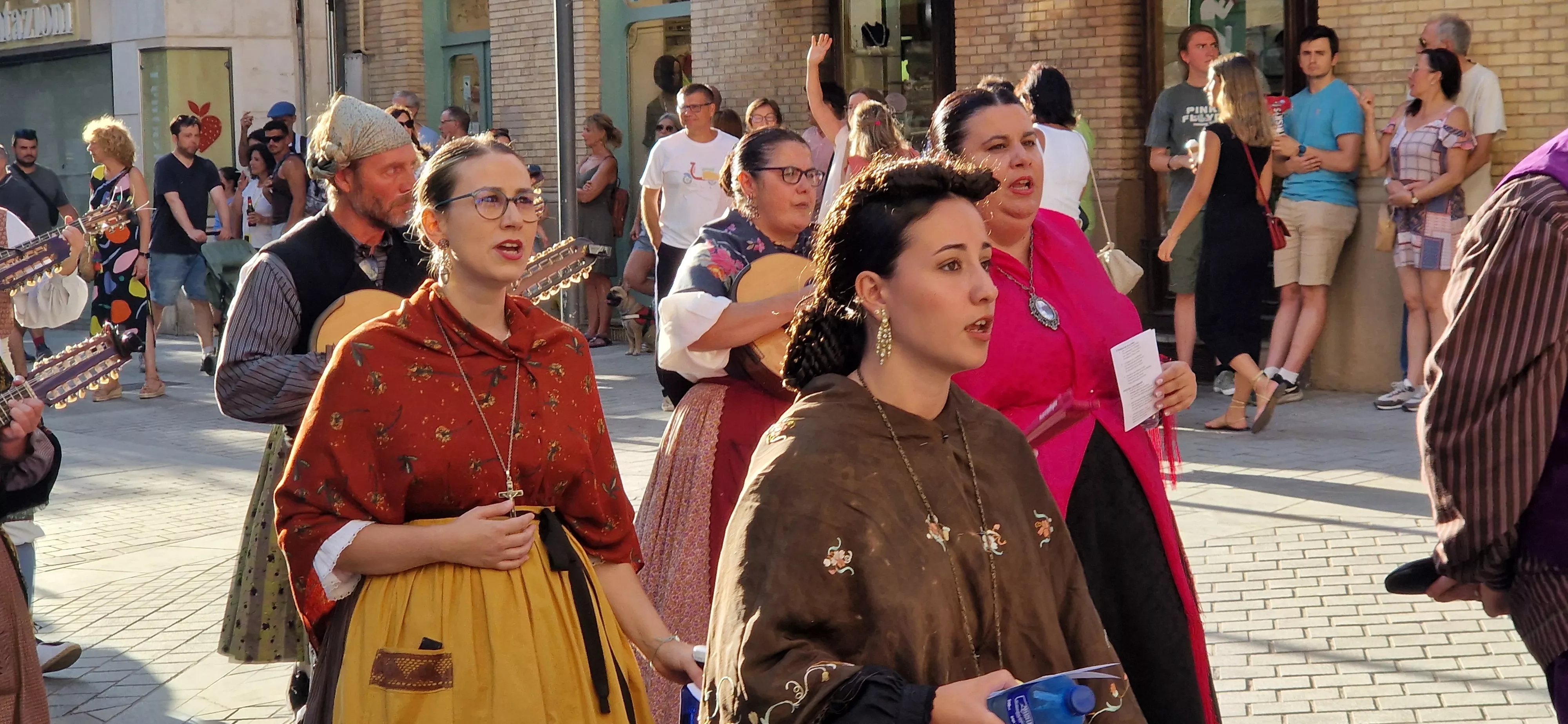 Festival Folclórico Castillo de Montearagón. Foto Myriam Martinez 