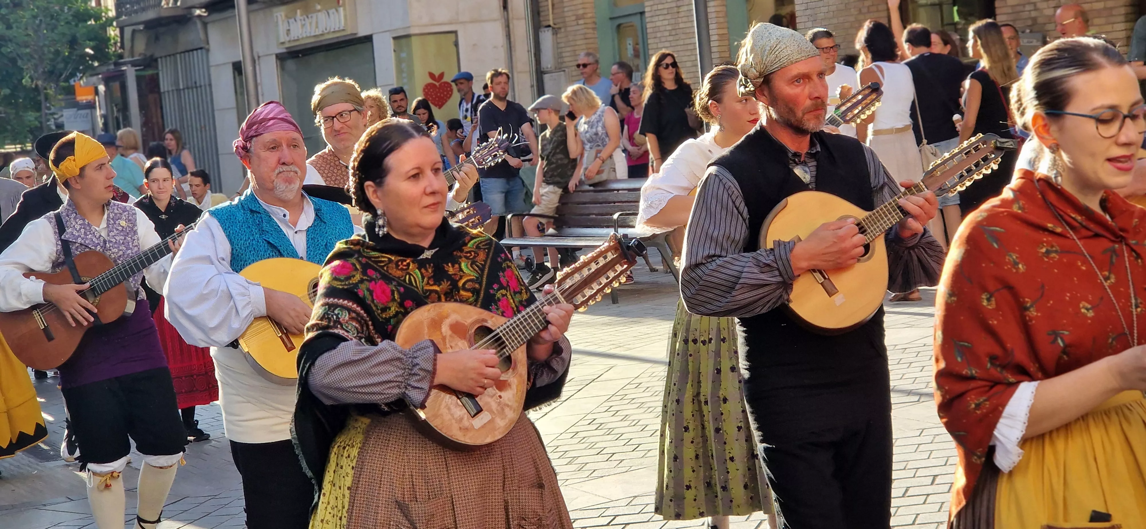 Festival Folclórico Castillo de Montearagón. Foto Myriam Martinez 