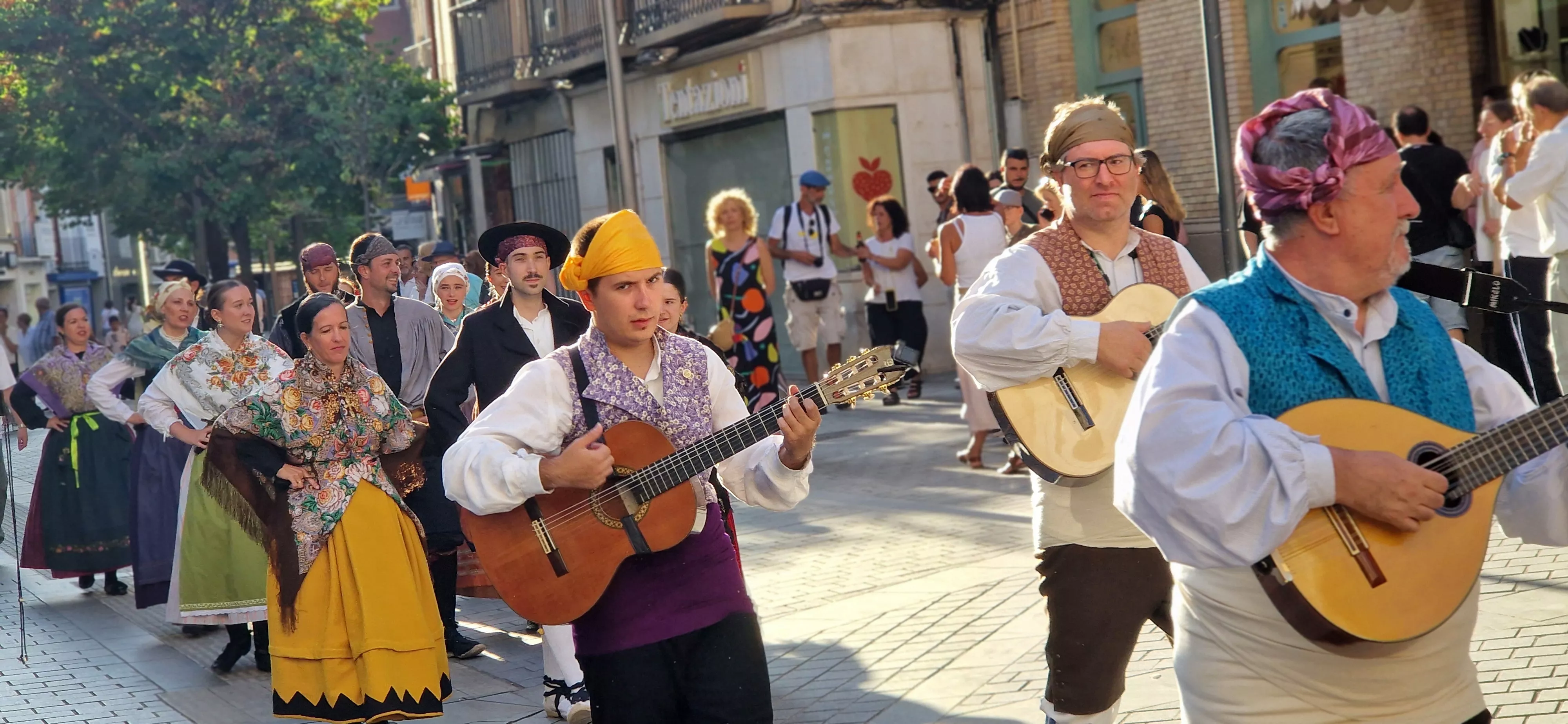 Festival Folclórico Castillo de Montearagón. Foto Myriam Martinez 
