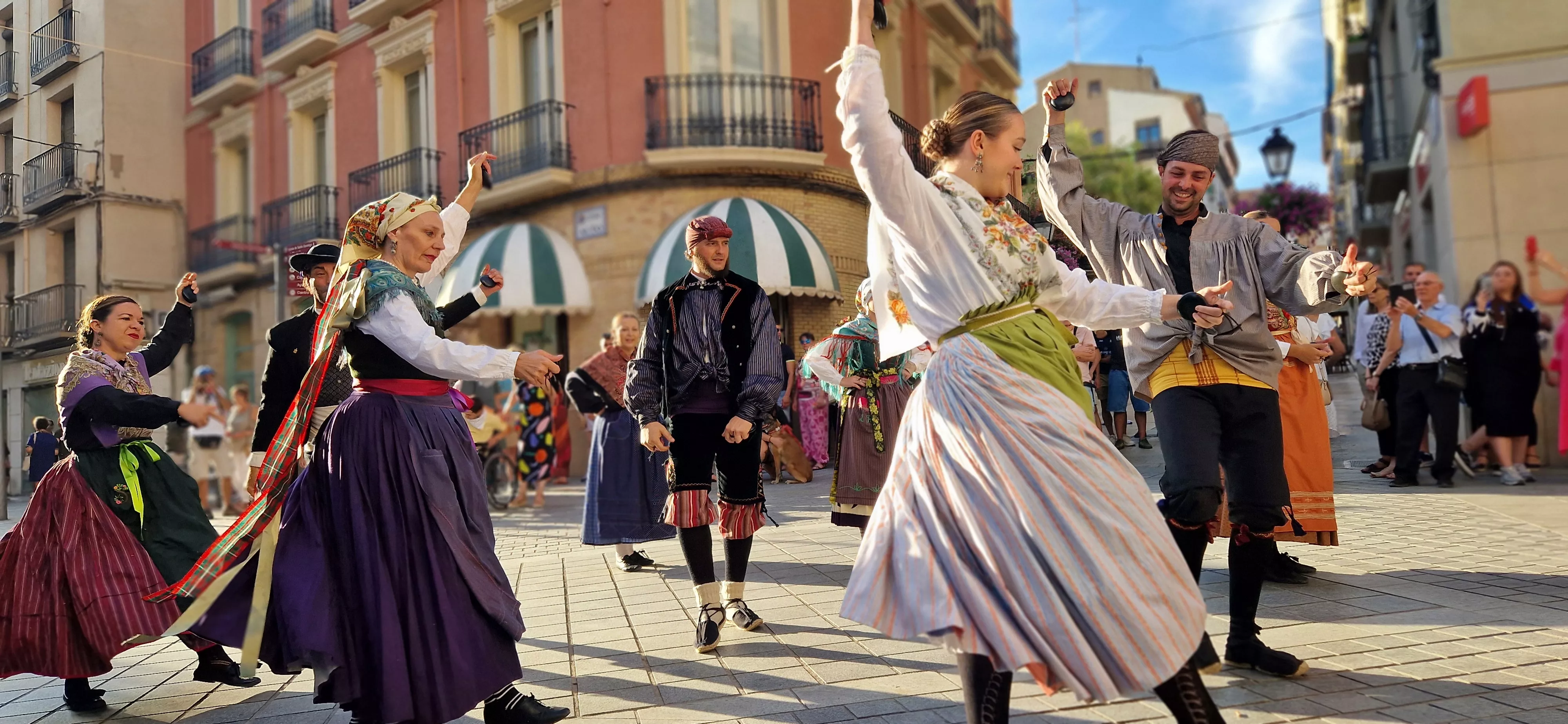 Festival Folclórico Castillo de Montearagón. Foto Myriam Martinez 