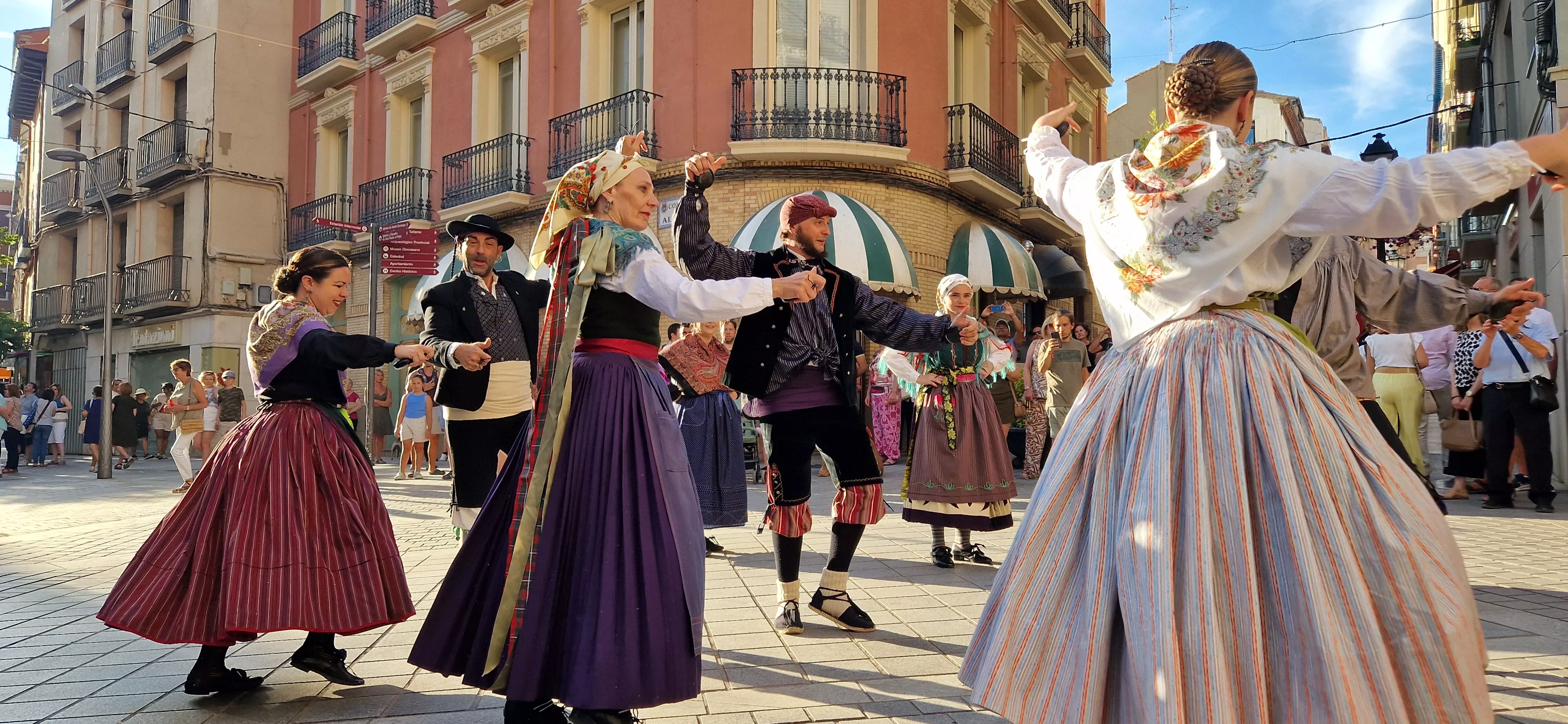Festival Folclórico Castillo de Montearagón. Foto Myriam Martinez 