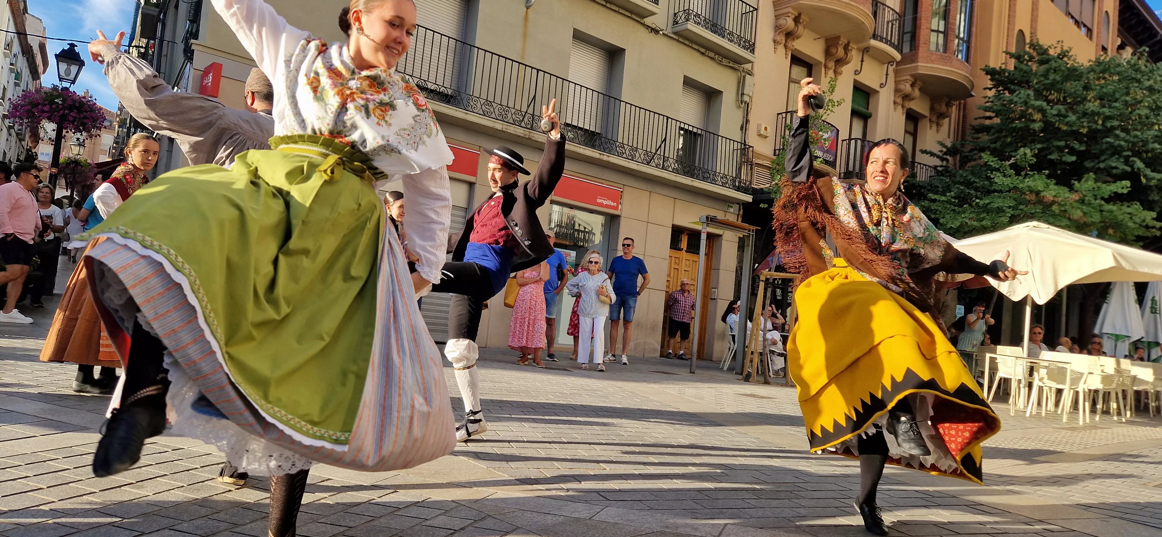 Festival Folclórico Castillo de Montearagón. Foto Myriam Martinez 