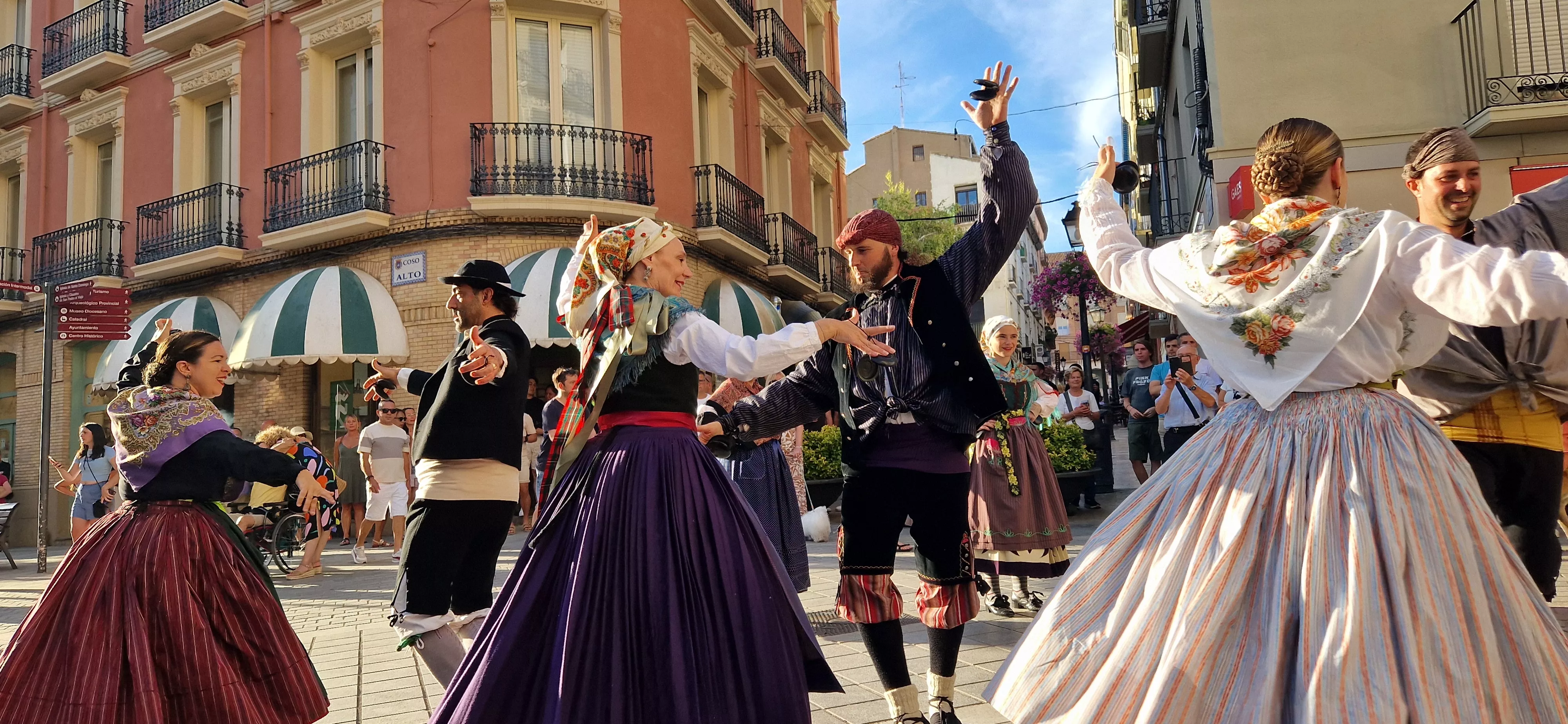 Festival Folclórico Castillo de Montearagón. Foto Myriam Martinez 