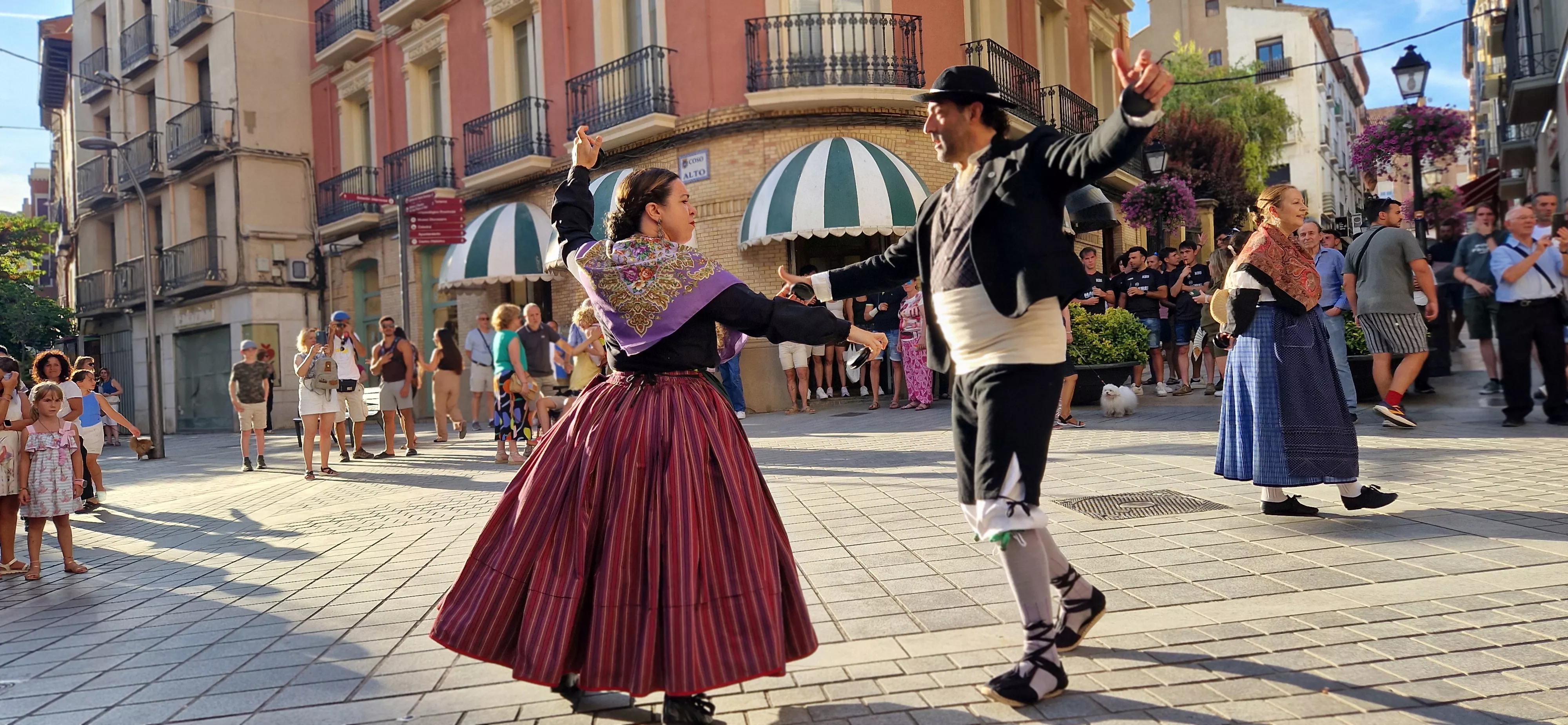 Festival Folclórico Castillo de Montearagón. Foto Myriam Martinez 