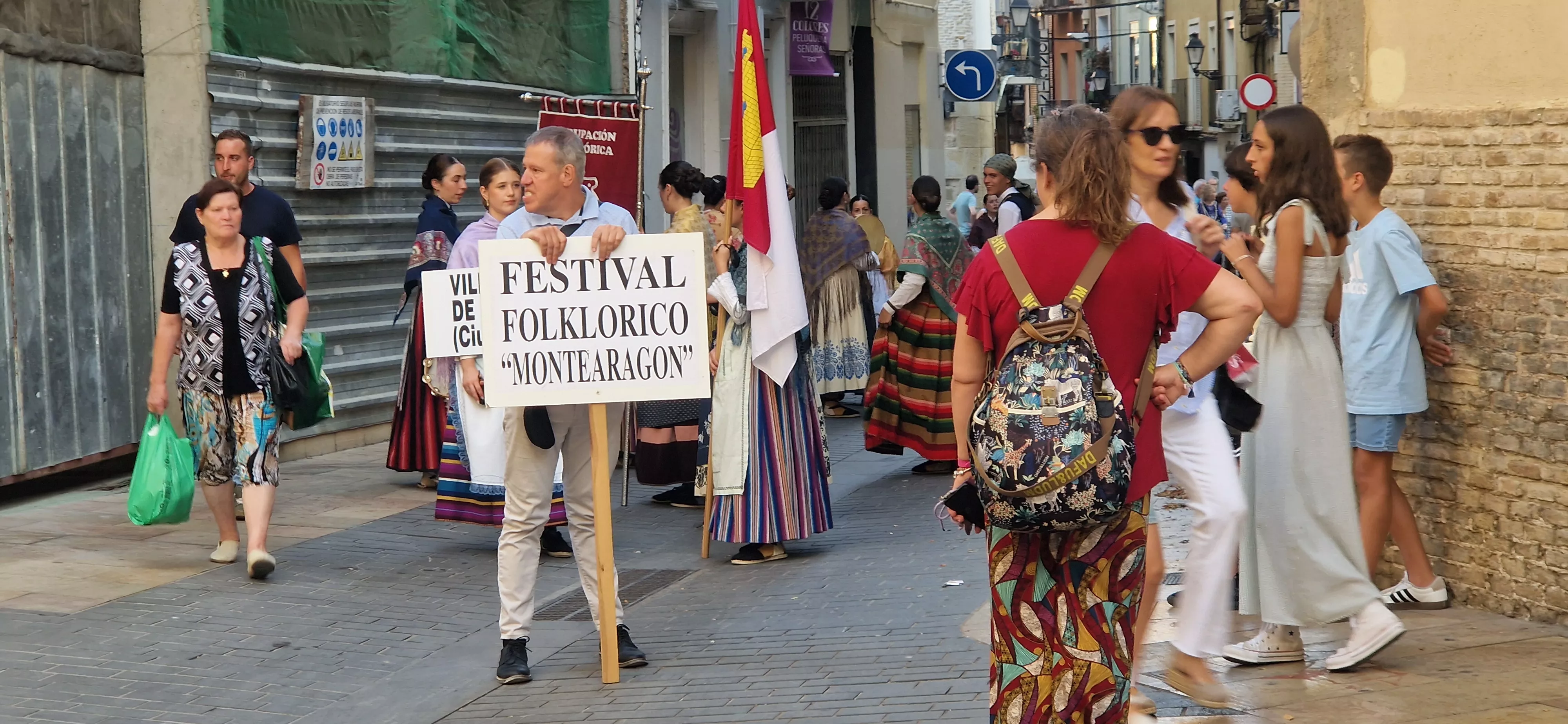Festival Folclórico Castillo de Montearagón. Foto Myriam Martinez 
