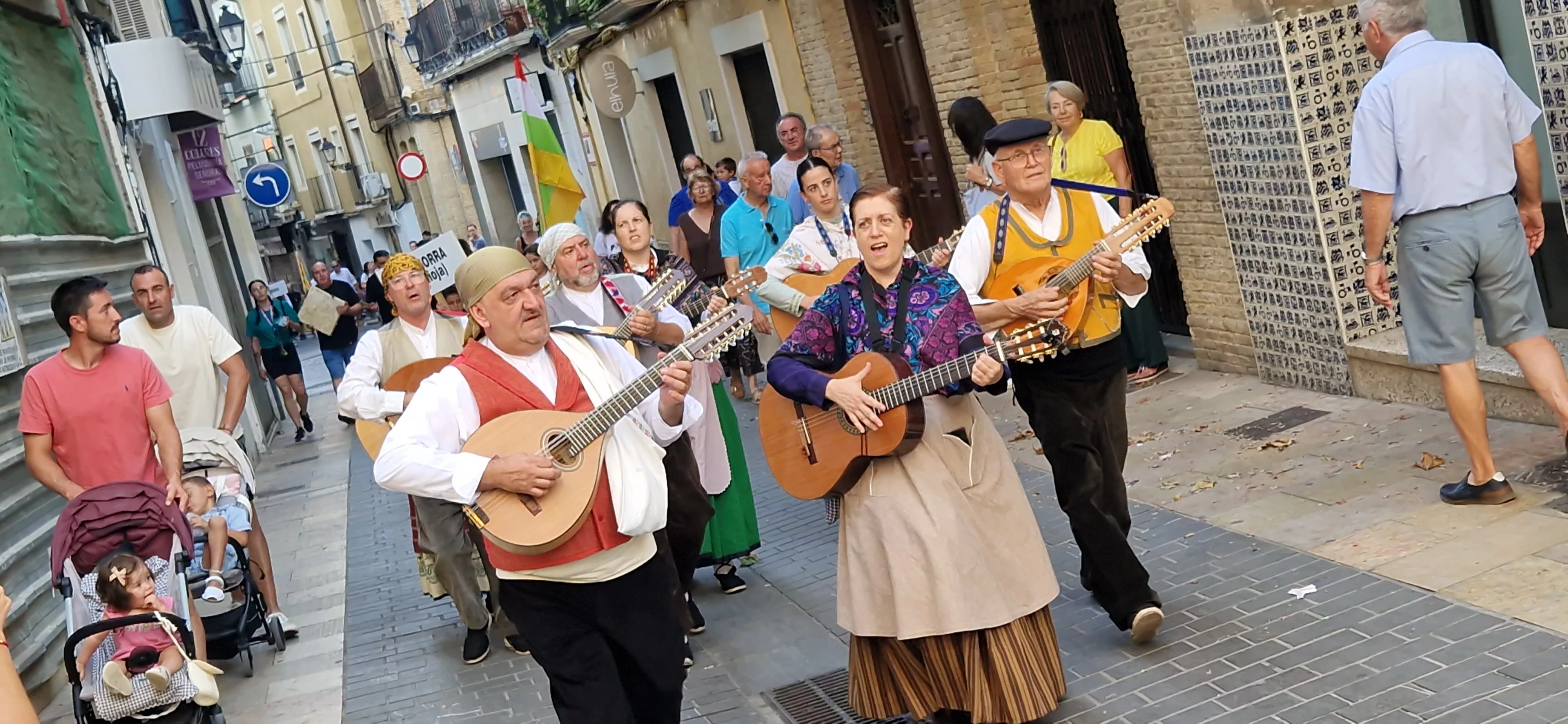Festival Folclórico Castillo de Montearagón. Foto Myriam Martinez 