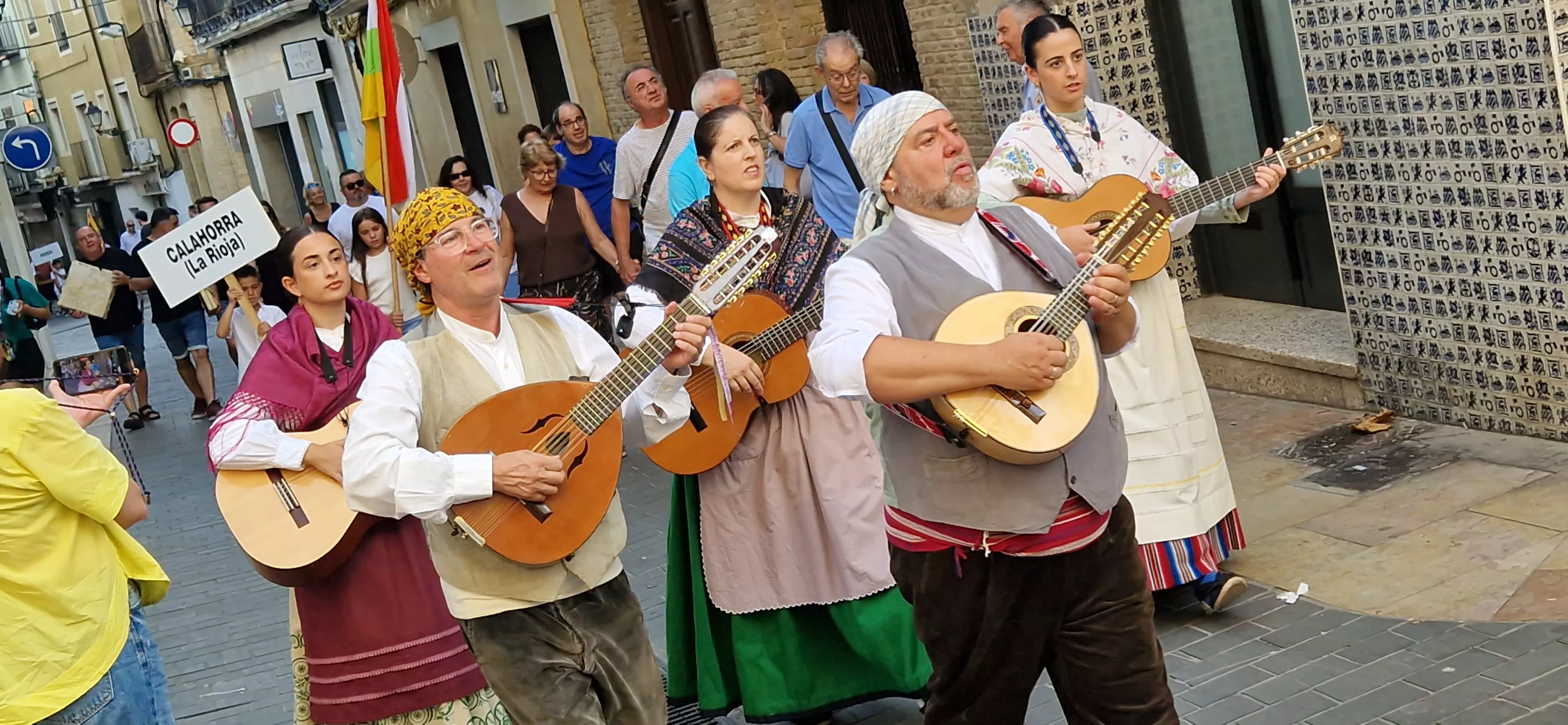 Festival Folclórico Castillo de Montearagón. Foto Myriam Martinez 