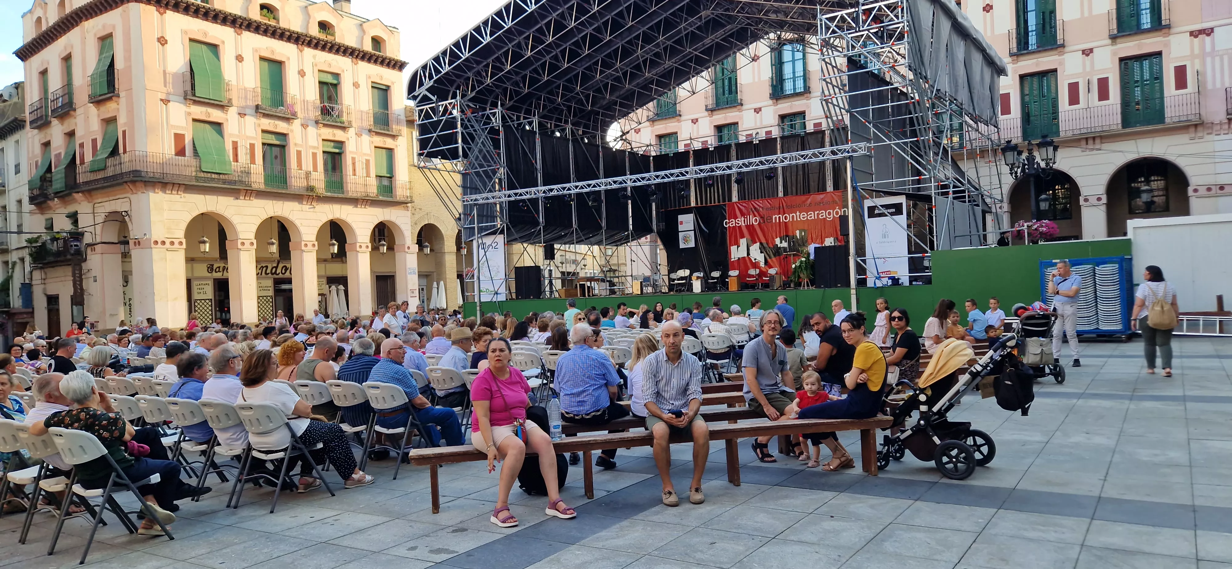 Festival Folclórico Castillo de Montearagón. Foto Myriam Martinez 
