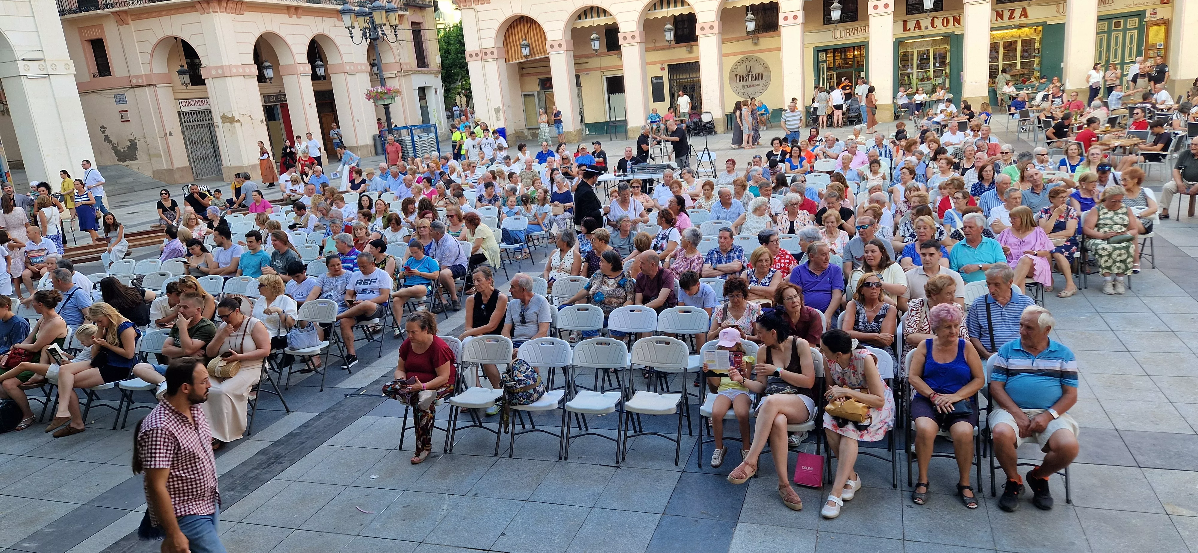Festival Folclórico Castillo de Montearagón. Foto Myriam Martinez 