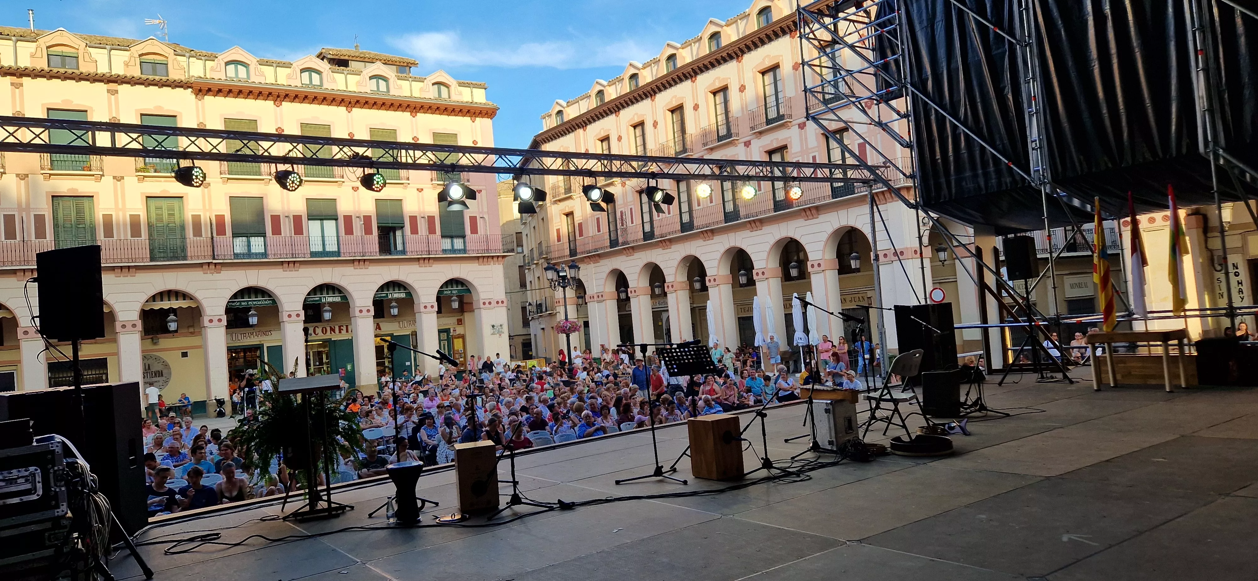Festival Folclórico Castillo de Montearagón. Foto Myriam Martinez 