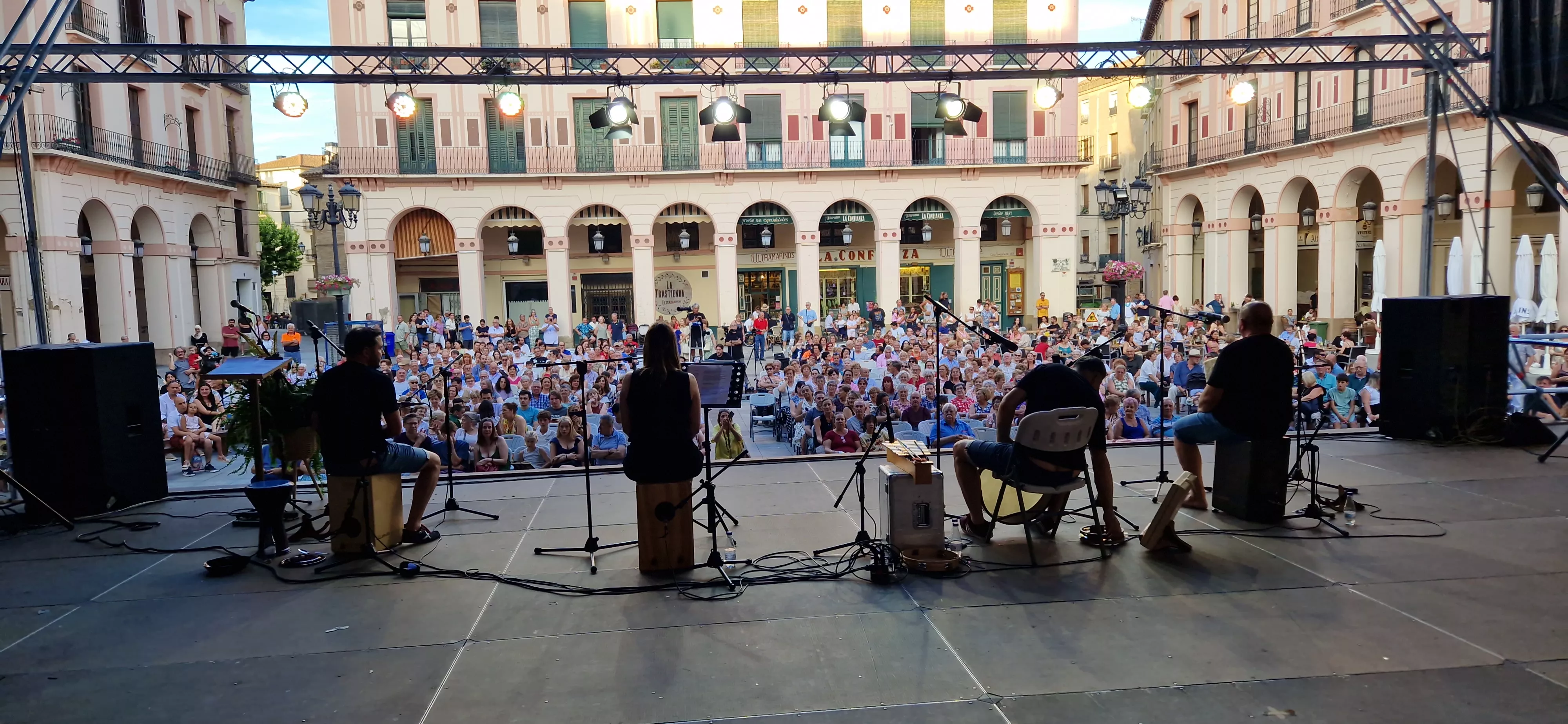 Festival Folclórico Castillo de Montearagón. Foto Myriam Martinez 