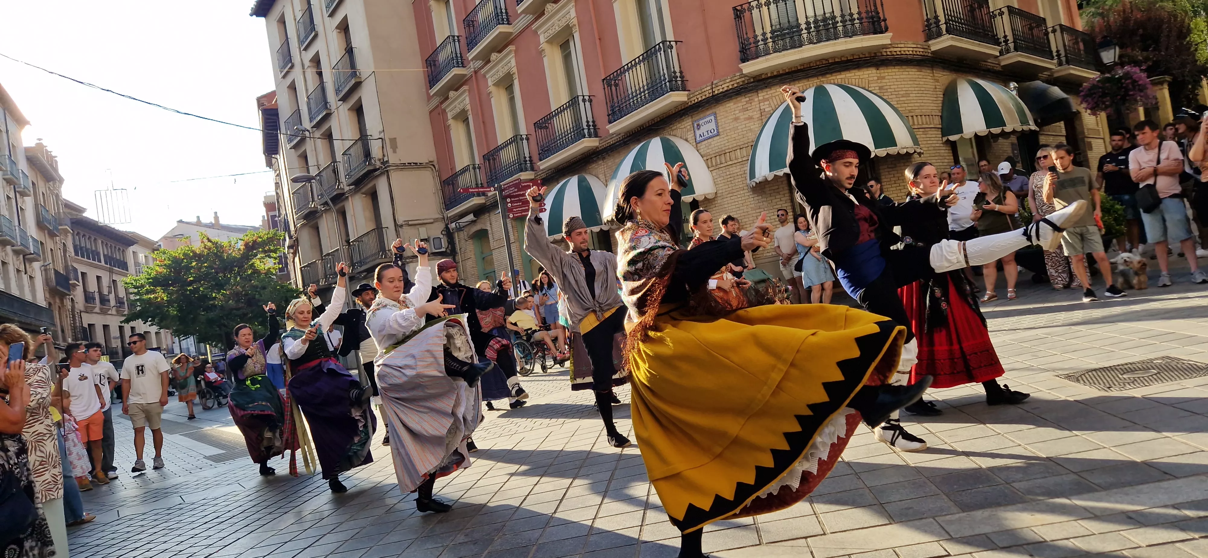 Festival Folclórico Castillo de Montearagón. Foto Myriam Martinez 