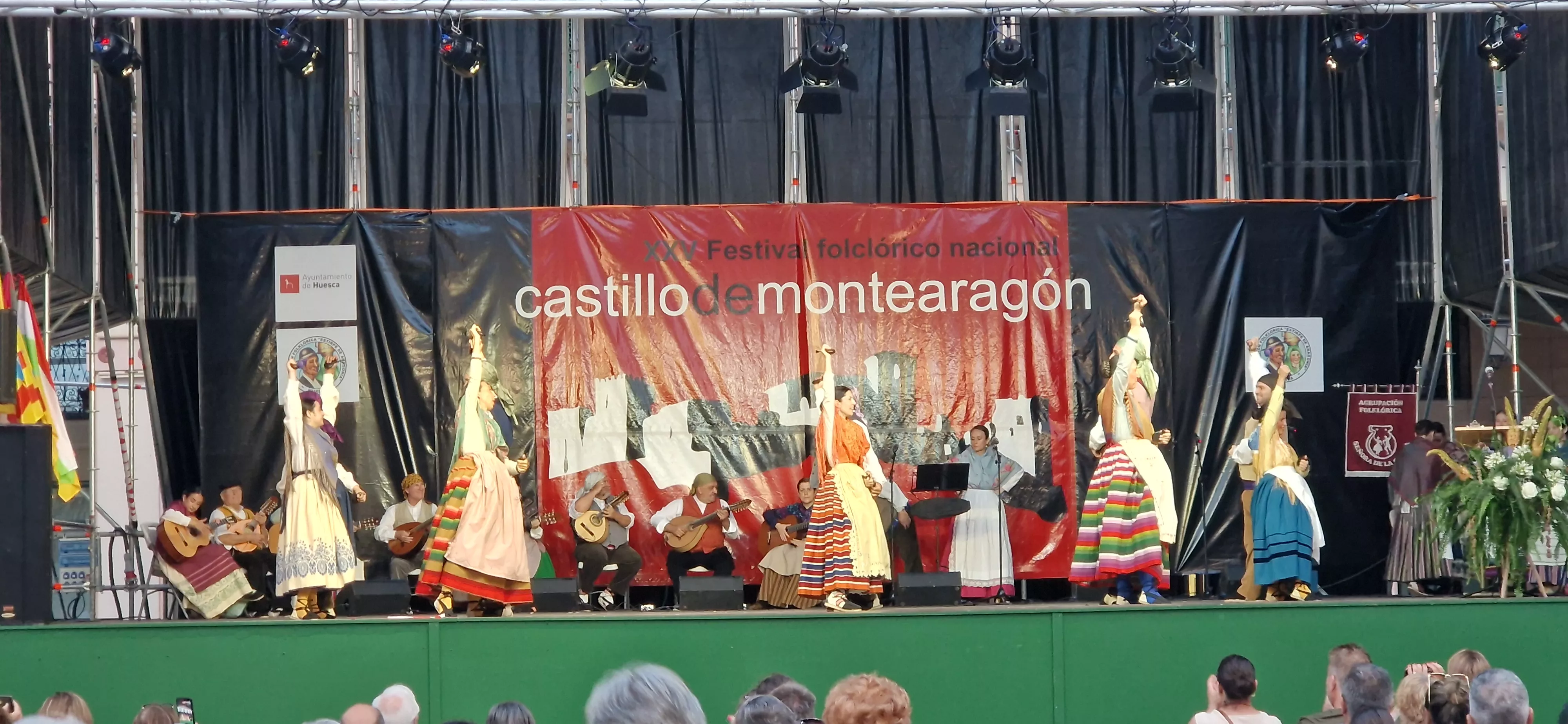 Festival Folclórico Castillo de Montearagón. Foto Myriam Martinez 
