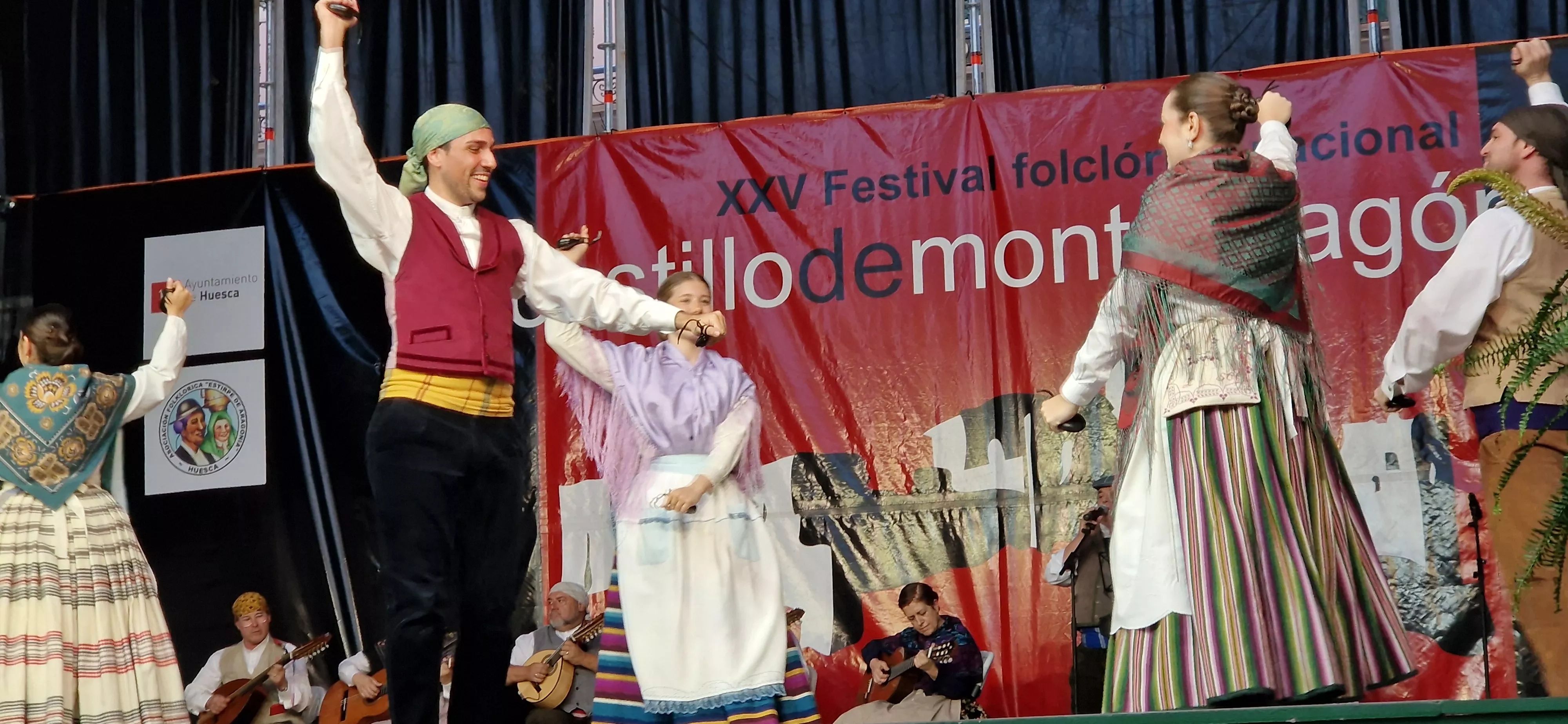 Festival Folclórico Castillo de Montearagón. Foto Myriam Martinez 