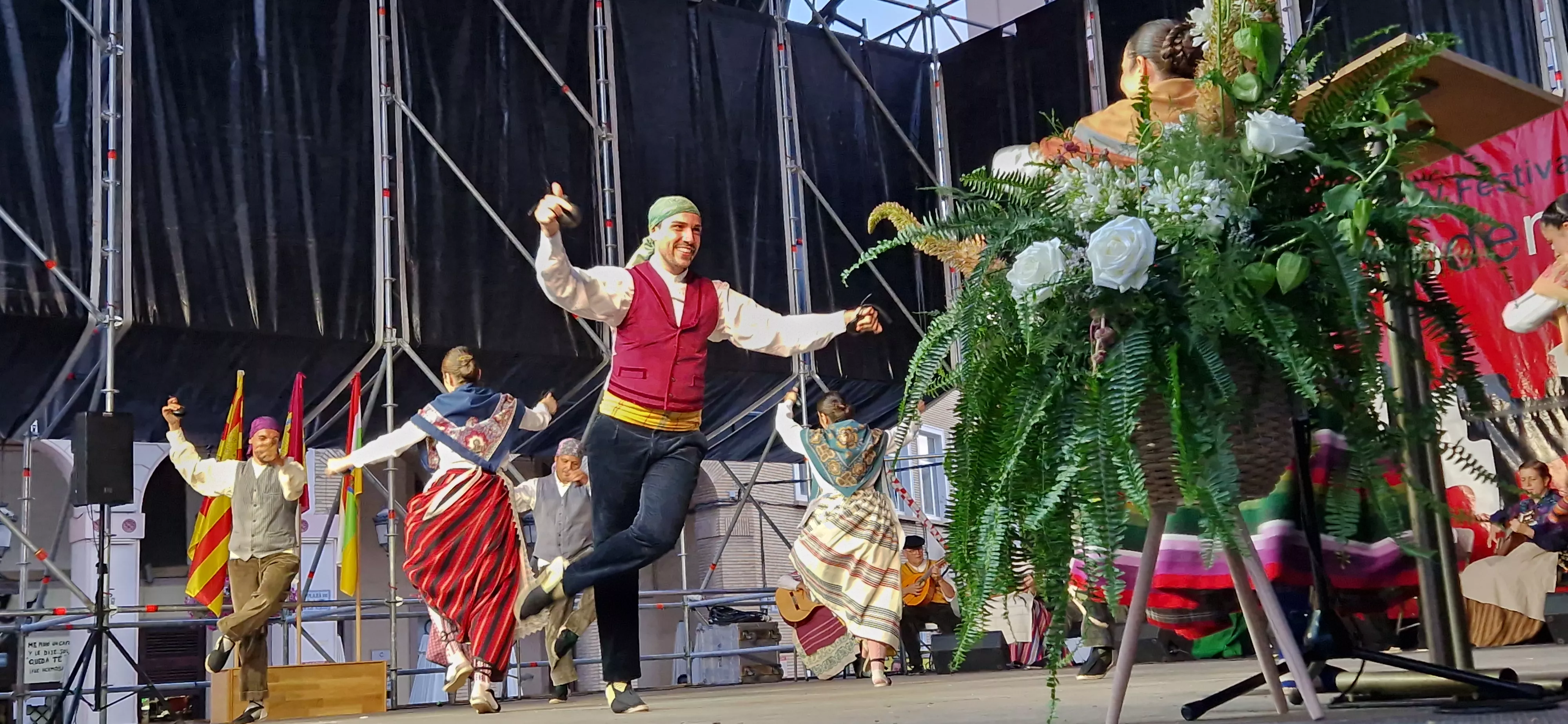 Festival Folclórico Castillo de Montearagón. Foto Myriam Martinez 