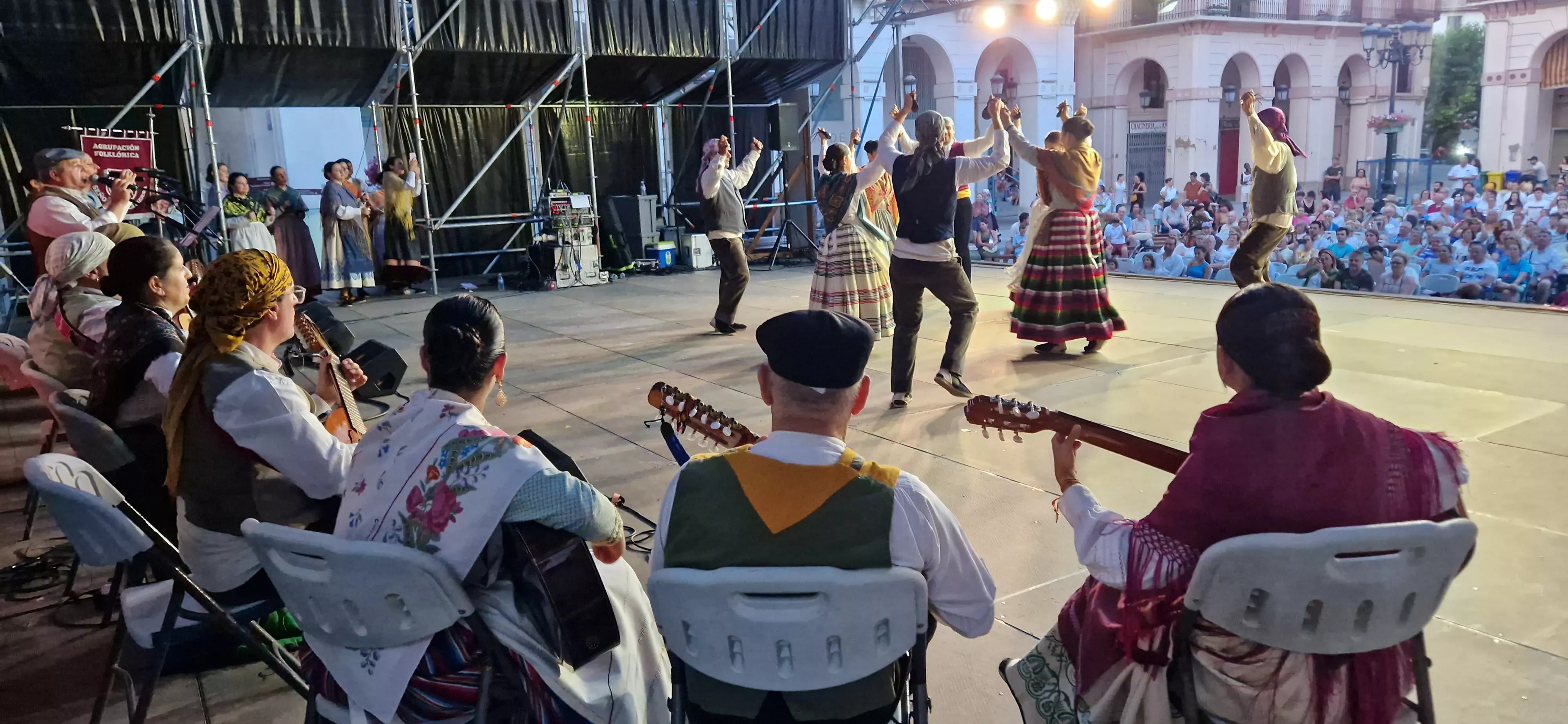 Festival Folclórico Castillo de Montearagón. Foto Myriam Martinez 