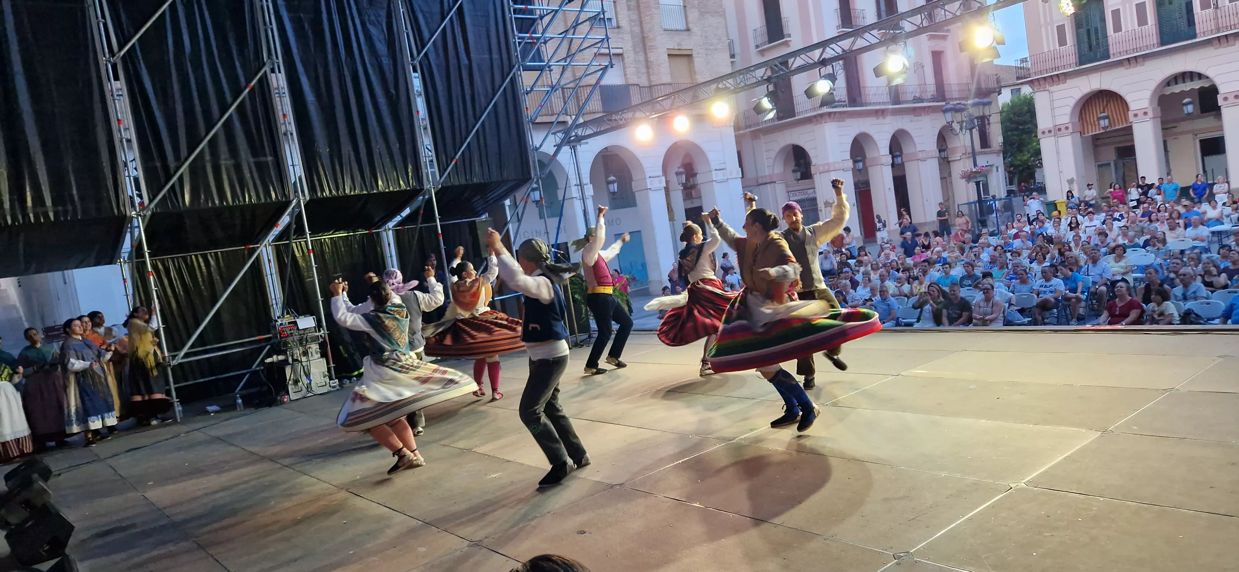 Festival Folclórico Castillo de Montearagón. Foto Myriam Martinez 
