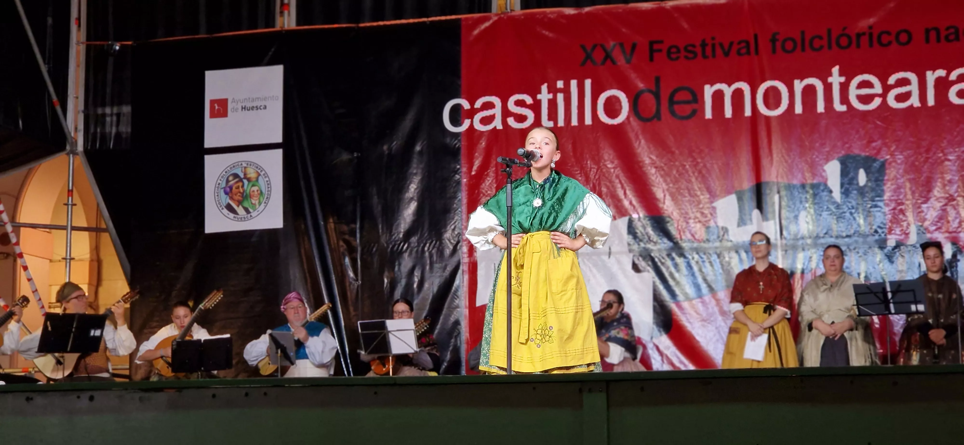 Festival Folclórico Castillo de Montearagón. Foto Myriam Martinez 