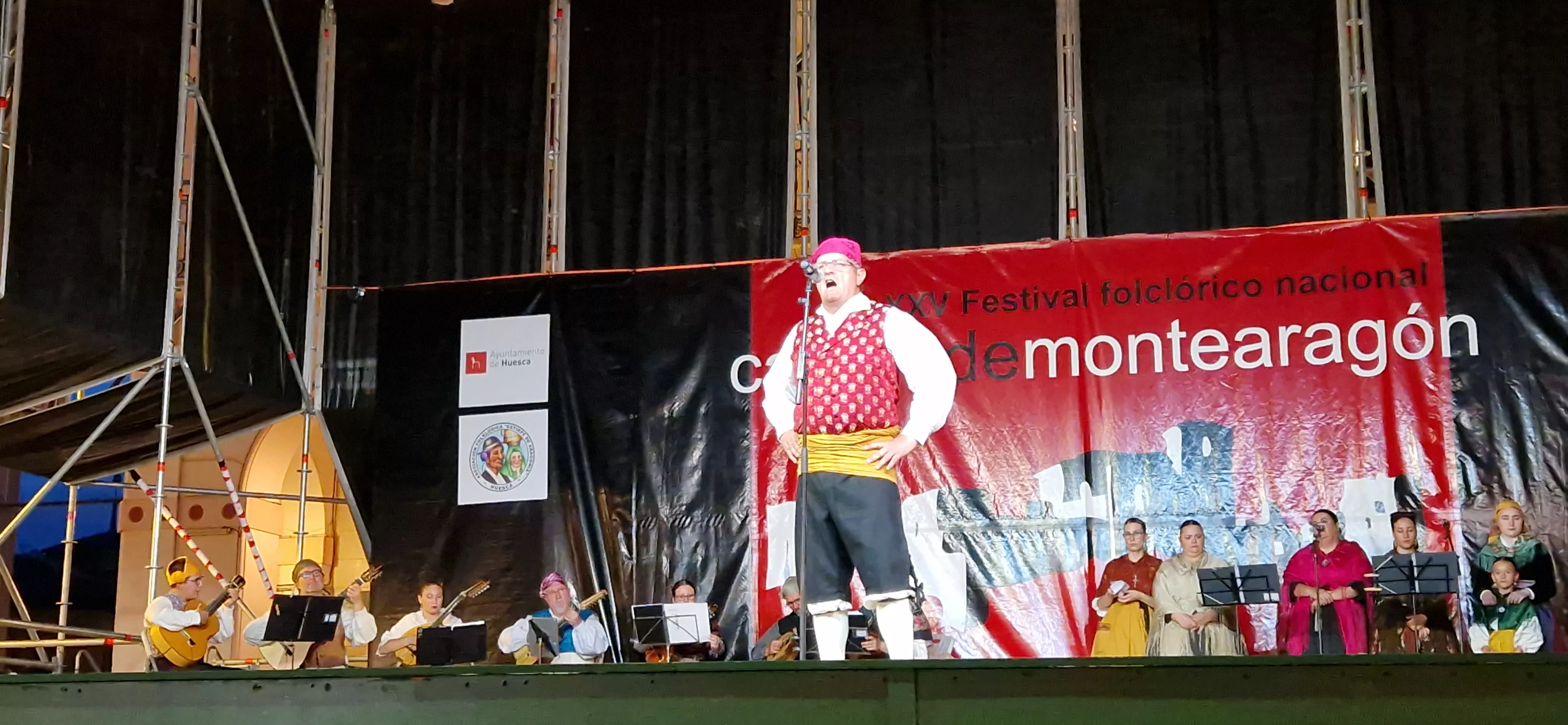 Festival Folclórico Castillo de Montearagón. Foto Myriam Martinez 