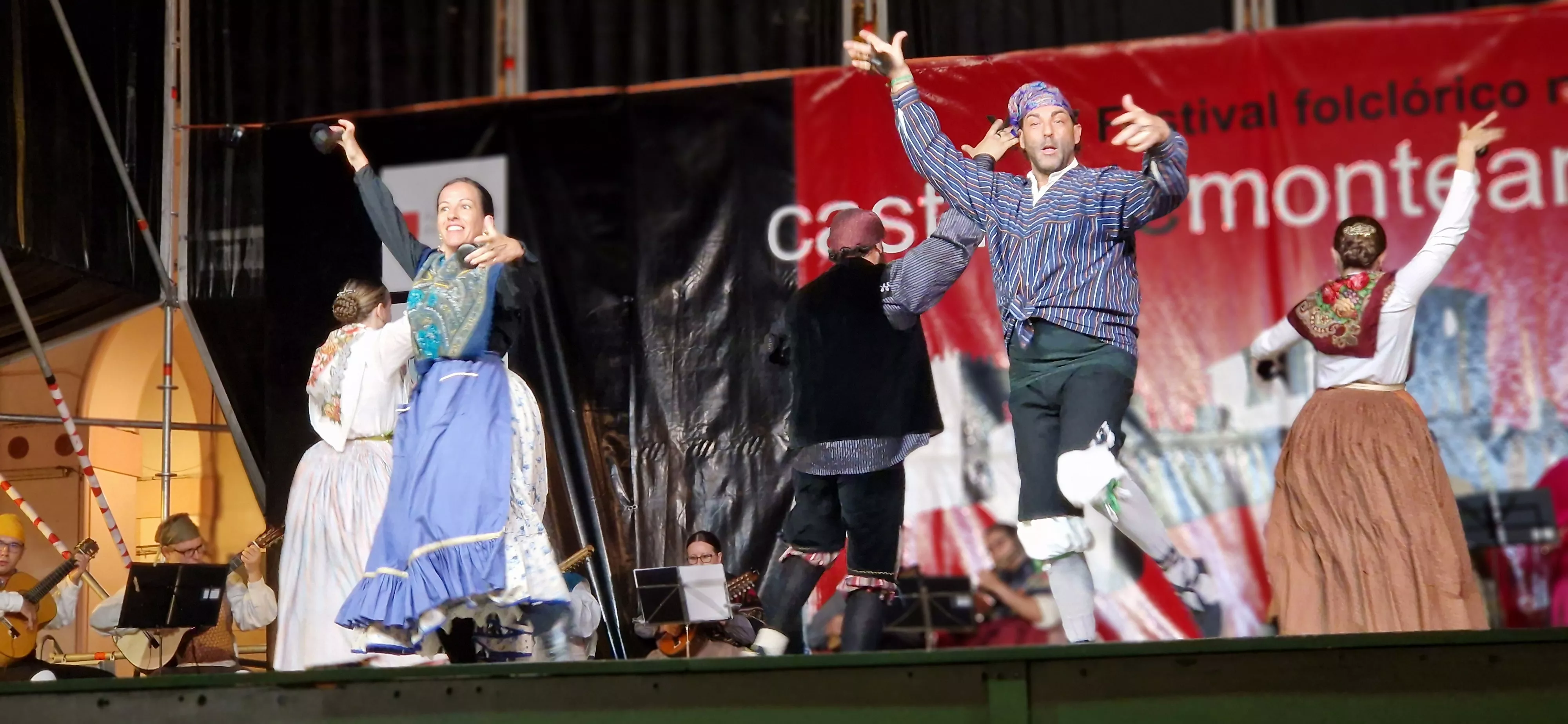 Festival Folclórico Castillo de Montearagón. Foto Myriam Martinez 