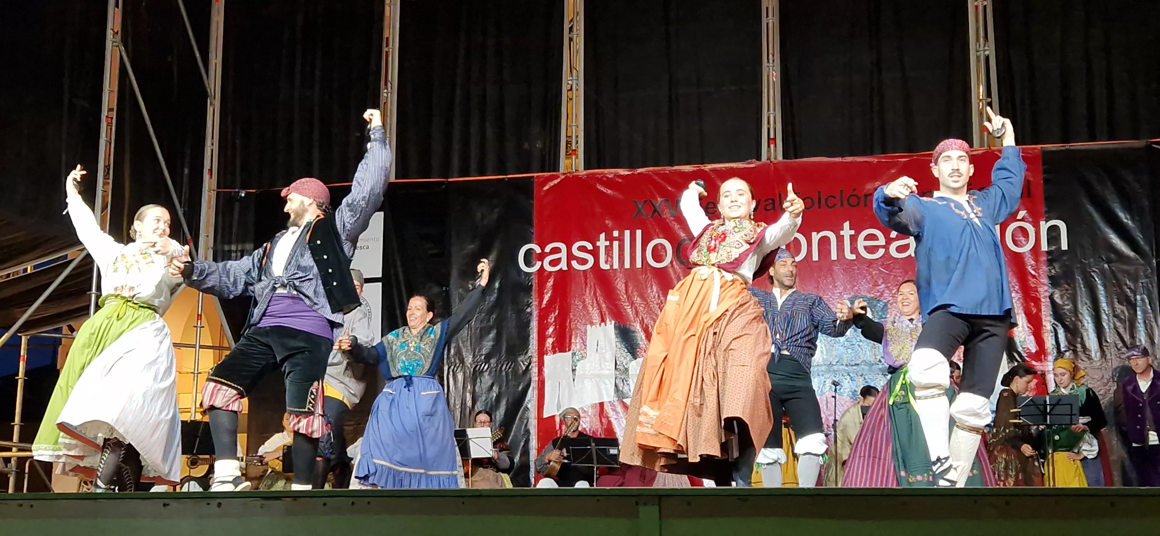 Festival Folclórico Castillo de Montearagón. Foto Myriam Martinez 