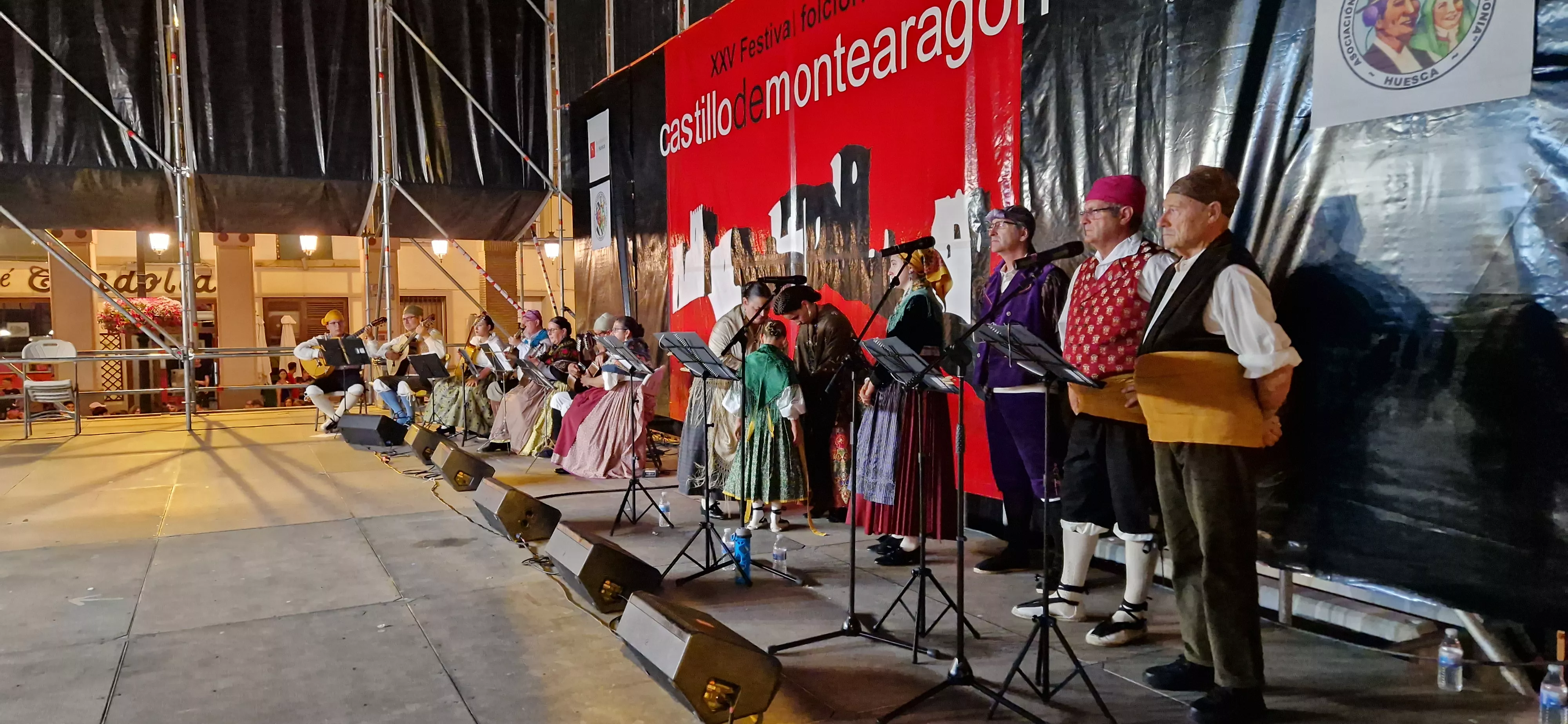 Festival Folclórico Castillo de Montearagón. Foto Myriam Martinez 