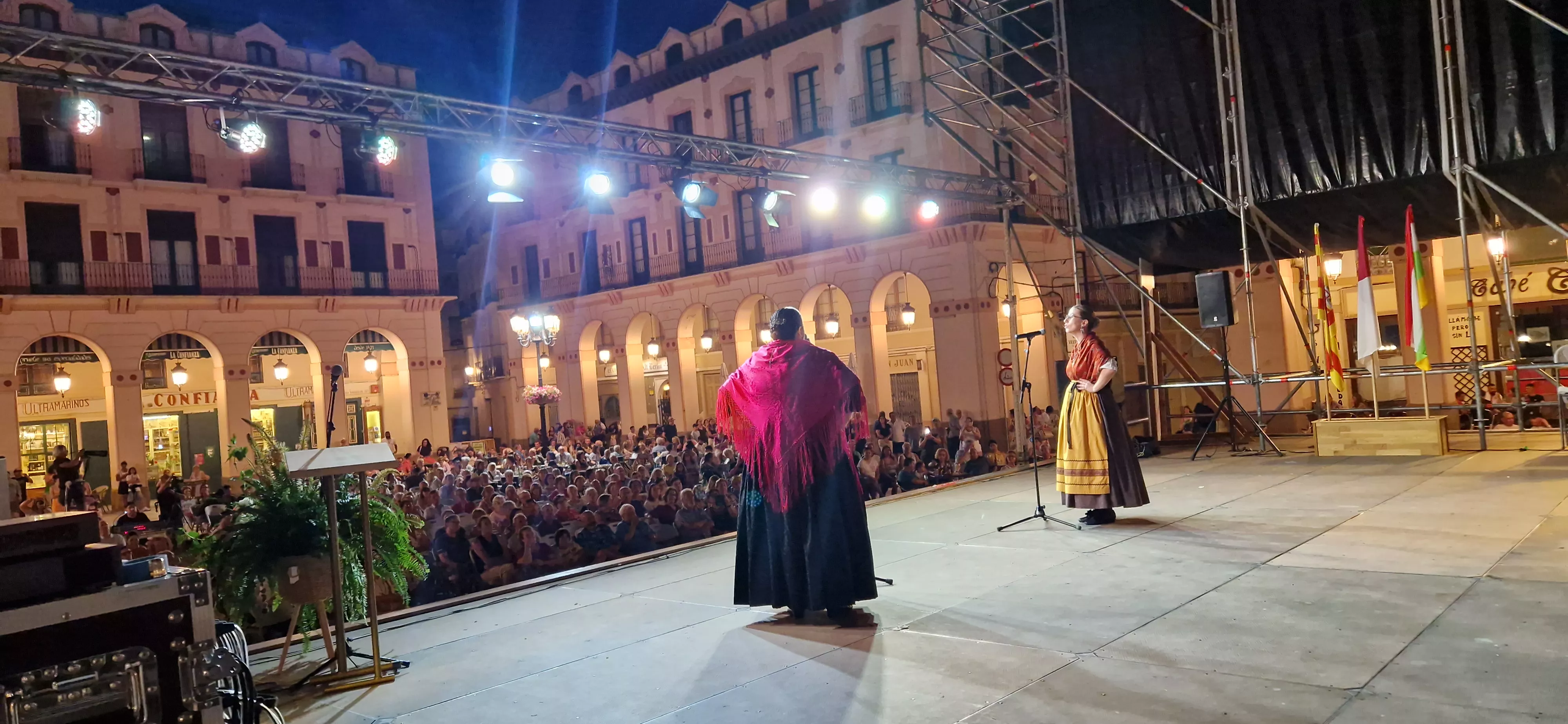 Festival Folclórico Castillo de Montearagón. Foto Myriam Martinez 