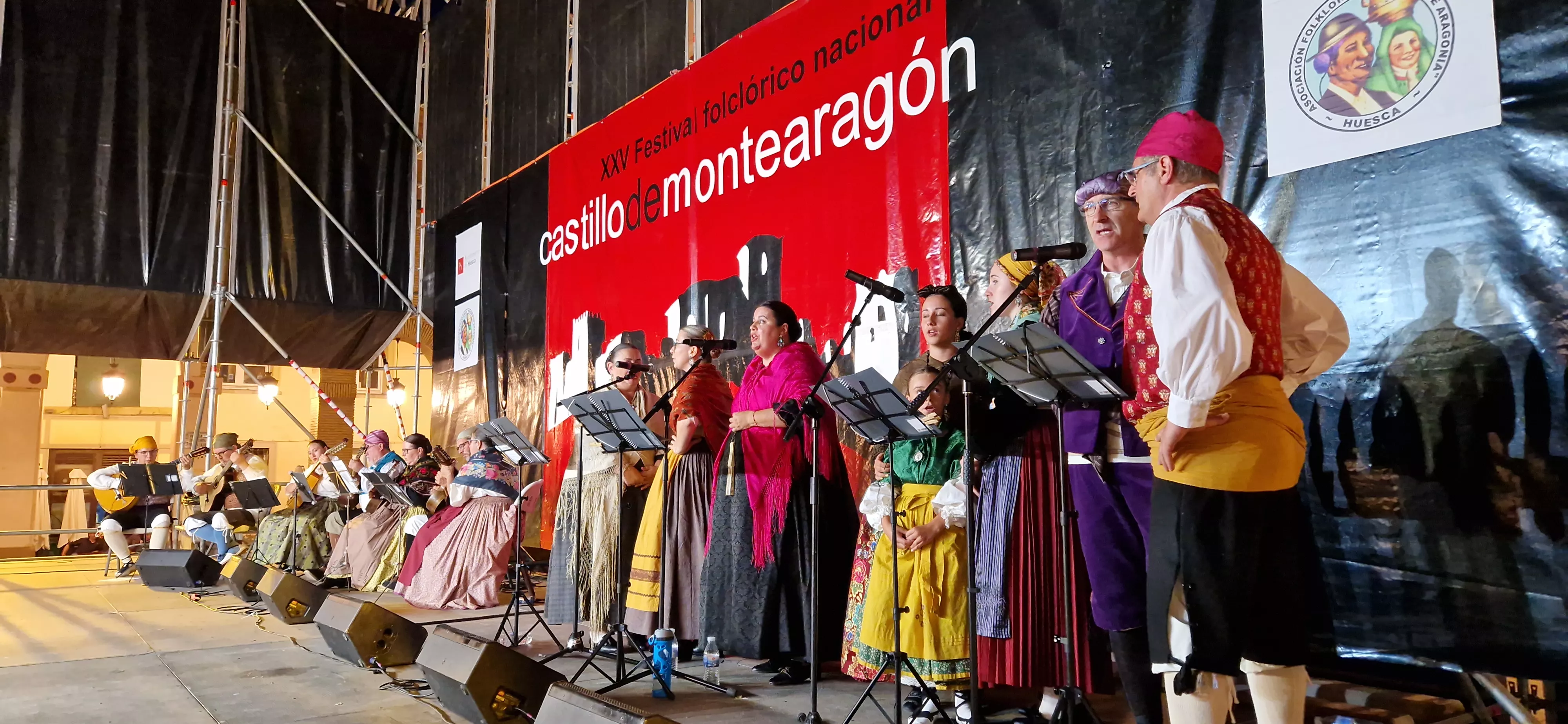 Festival Folclórico Castillo de Montearagón. Foto Myriam Martinez 