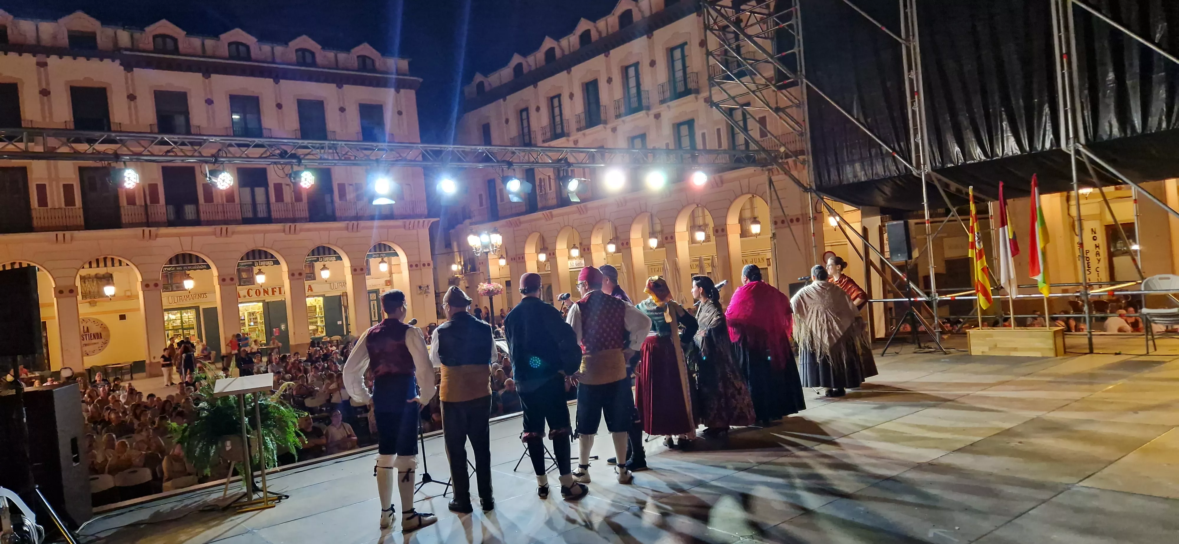 Festival Folclórico Castillo de Montearagón. Foto Myriam Martinez 