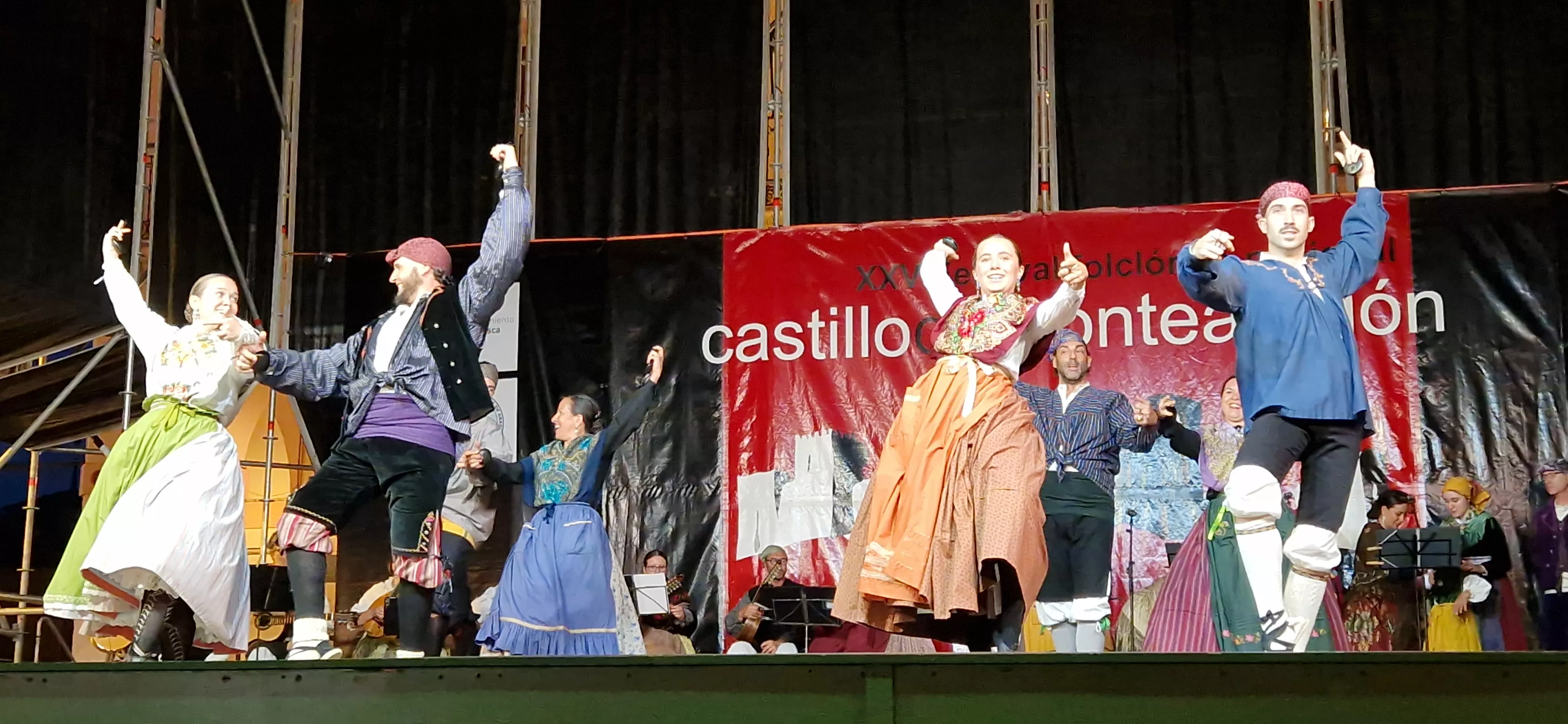 Festival Folclórico Castillo de Montearagón. Foto Myriam Martinez